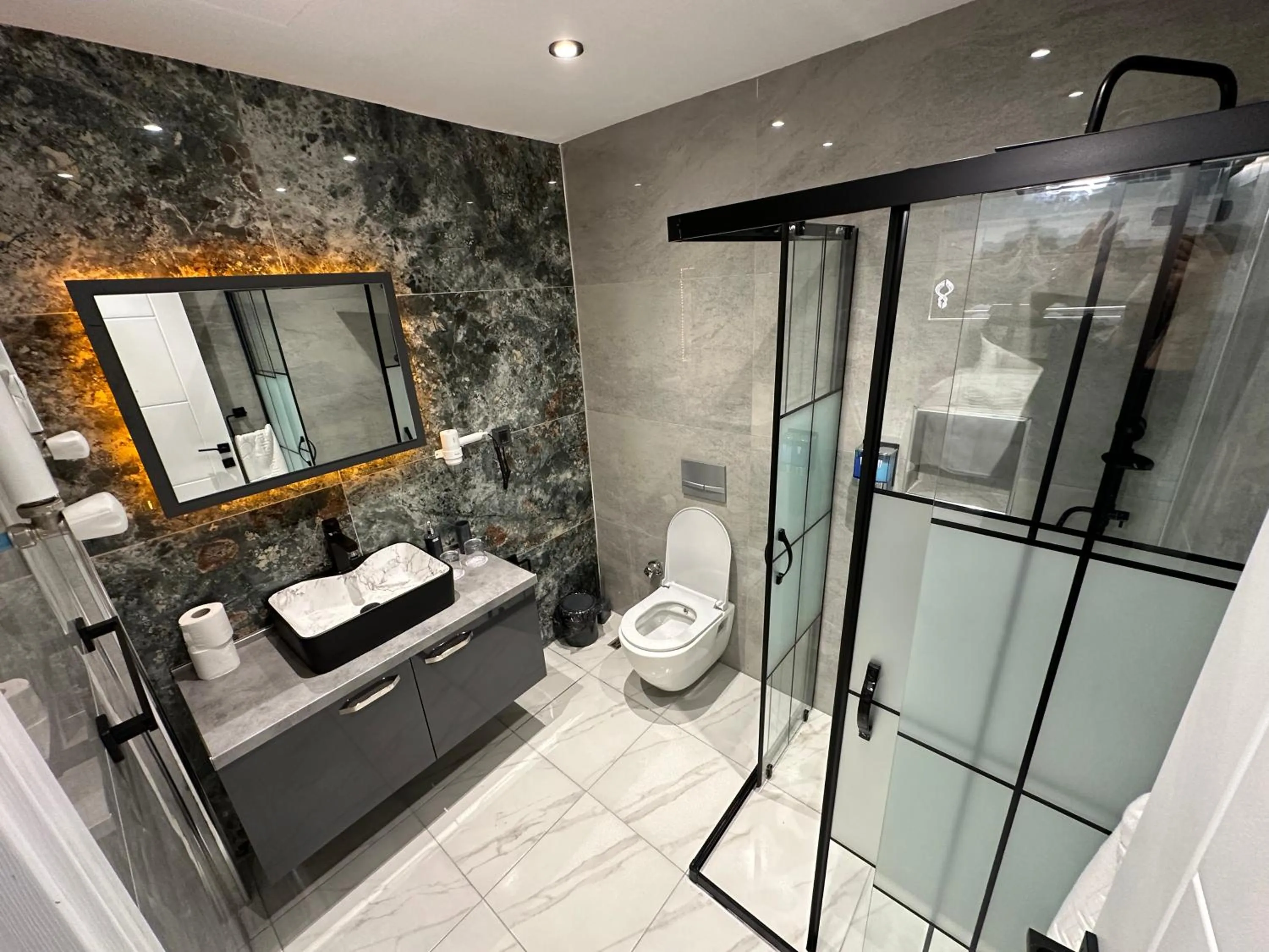 Shower in Blue Moonrise Hotel