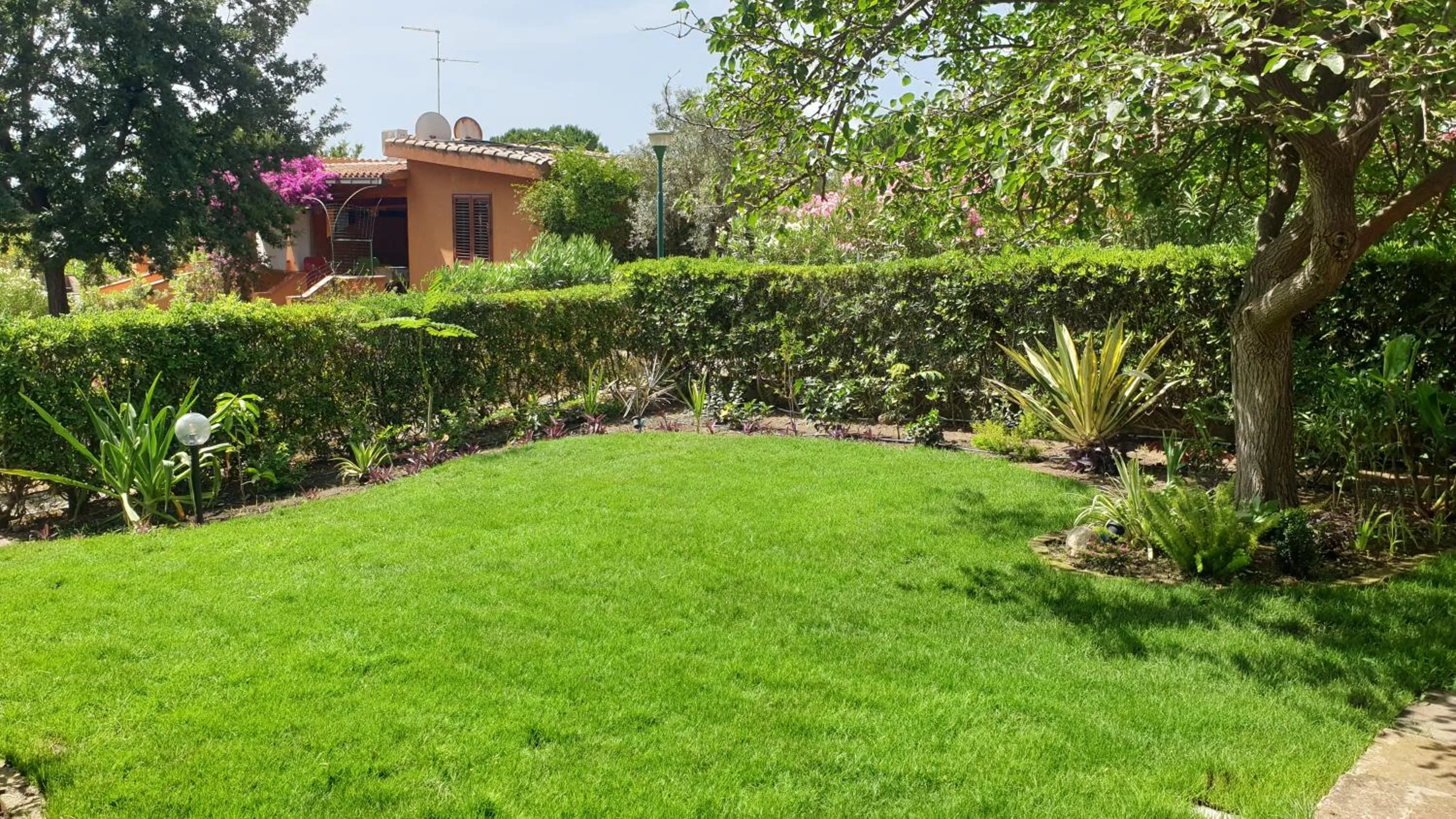 Garden view in Villetta Sunrise 18