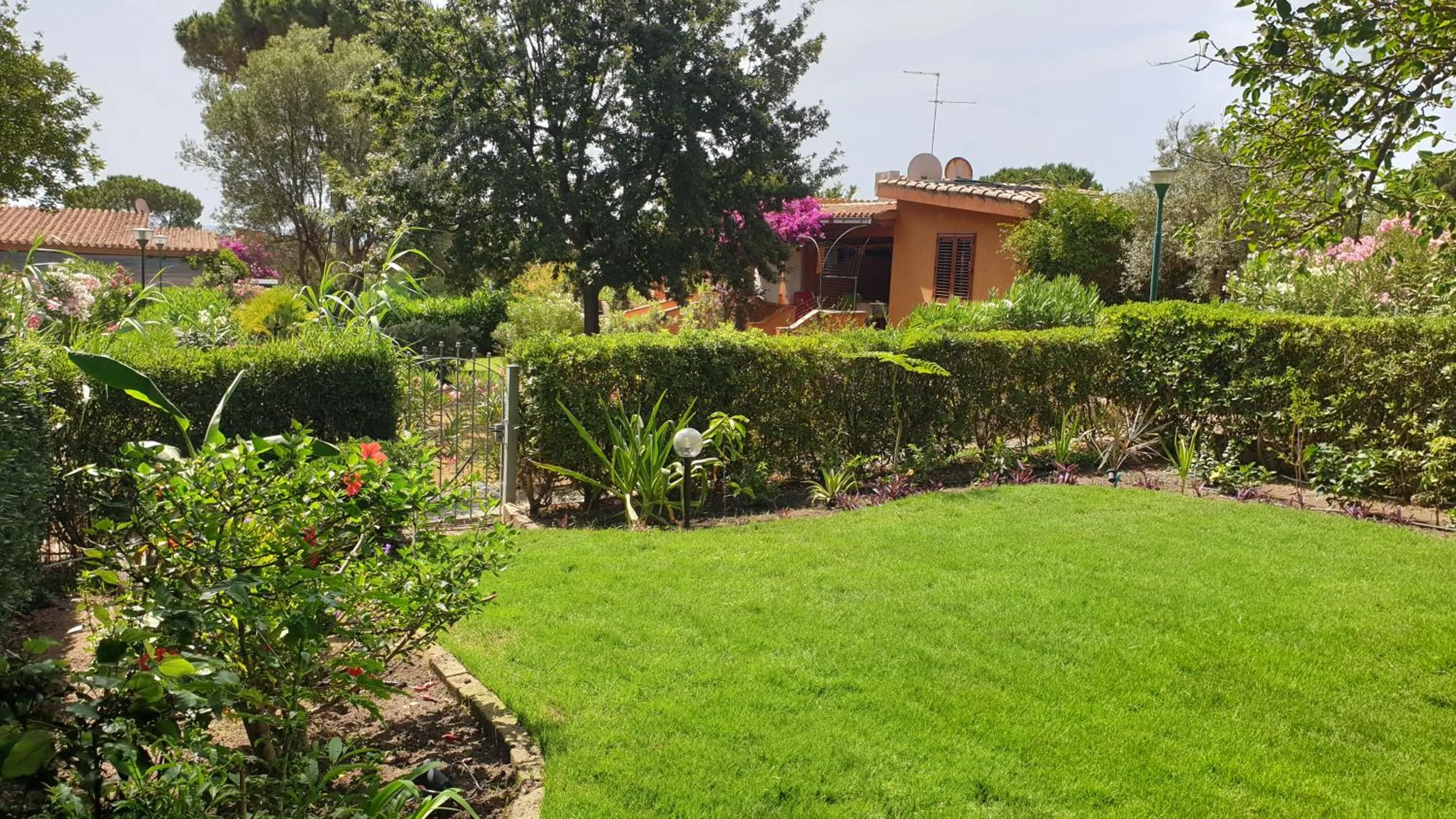Garden in Villetta Sunrise 18