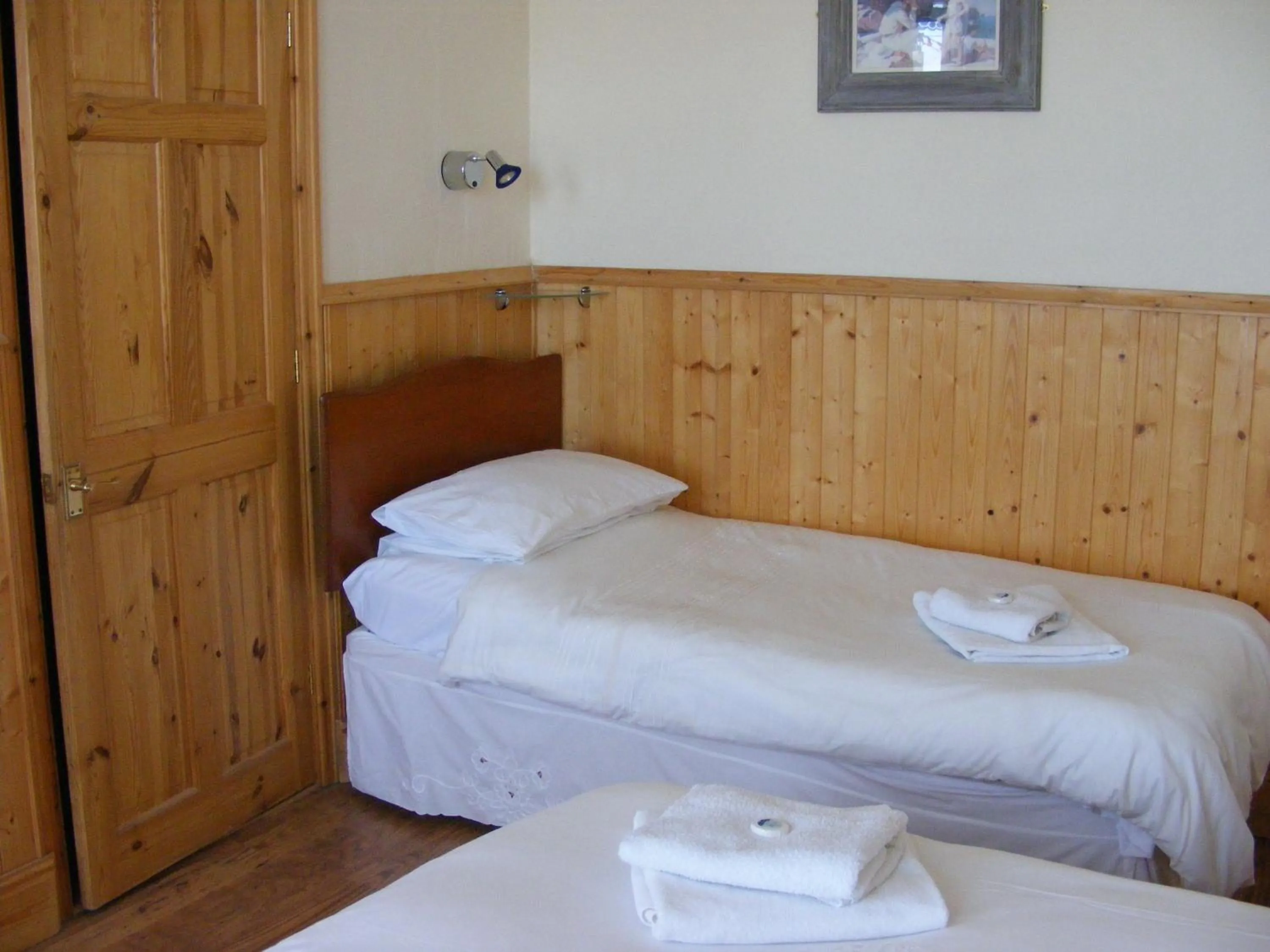 Photo of the whole room, Bed in Trevelyan Hotel