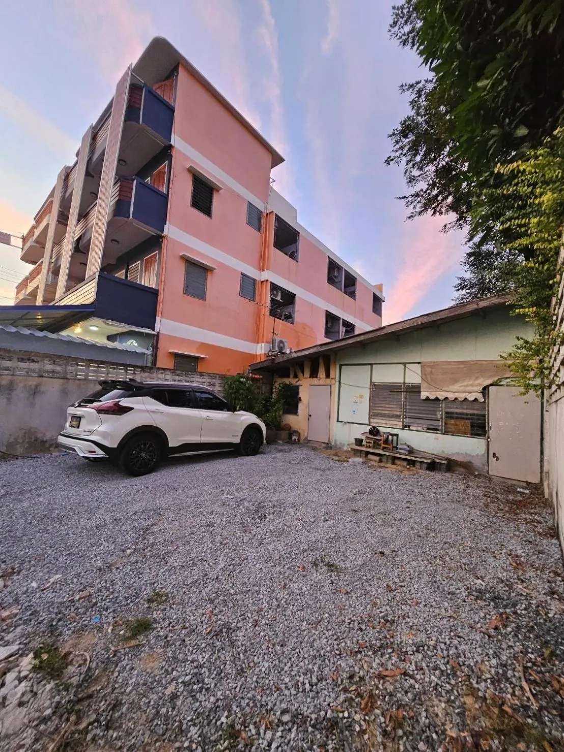 Parking in Hommie by De-A-Ga