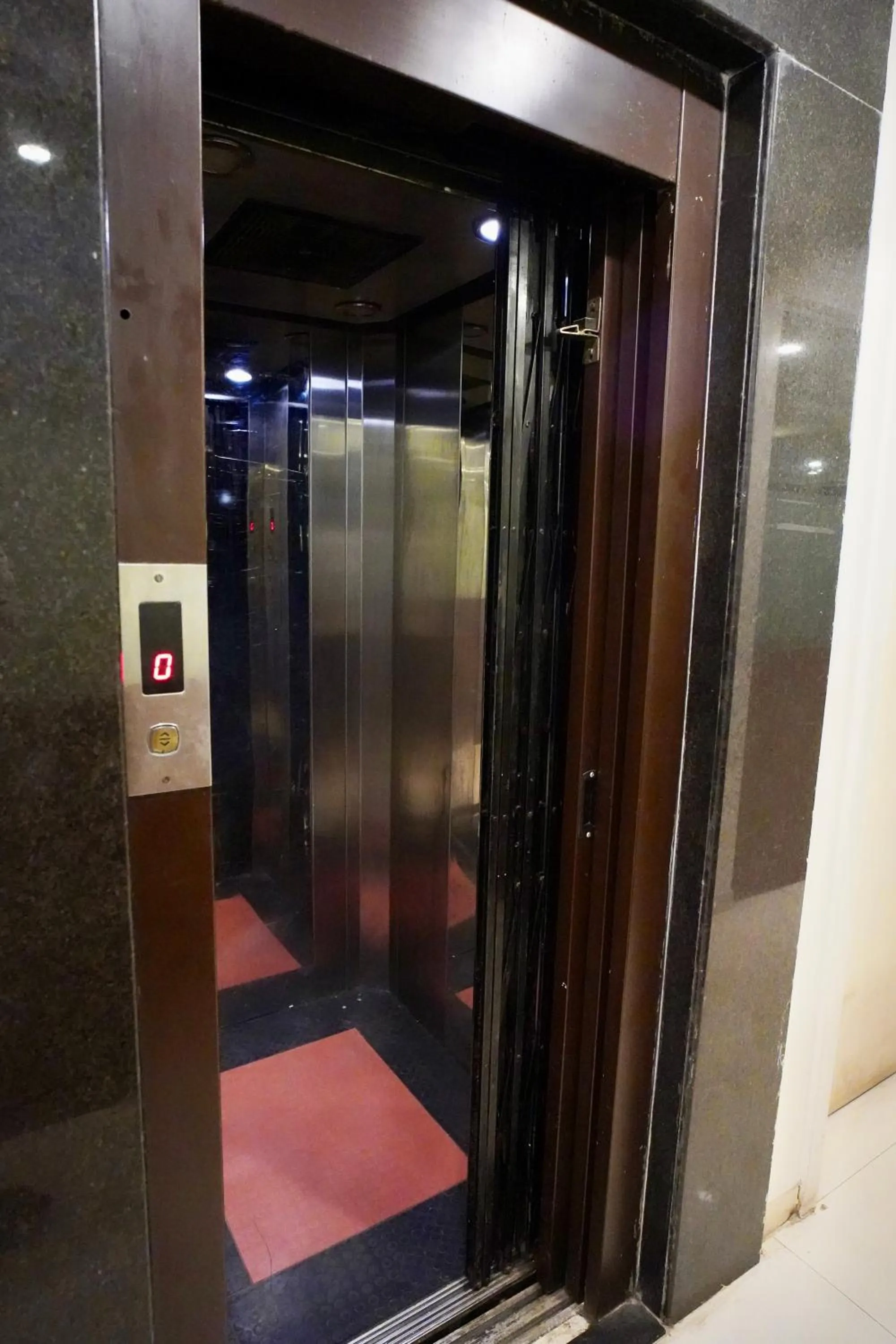 elevator in Hotel Shri Govind
