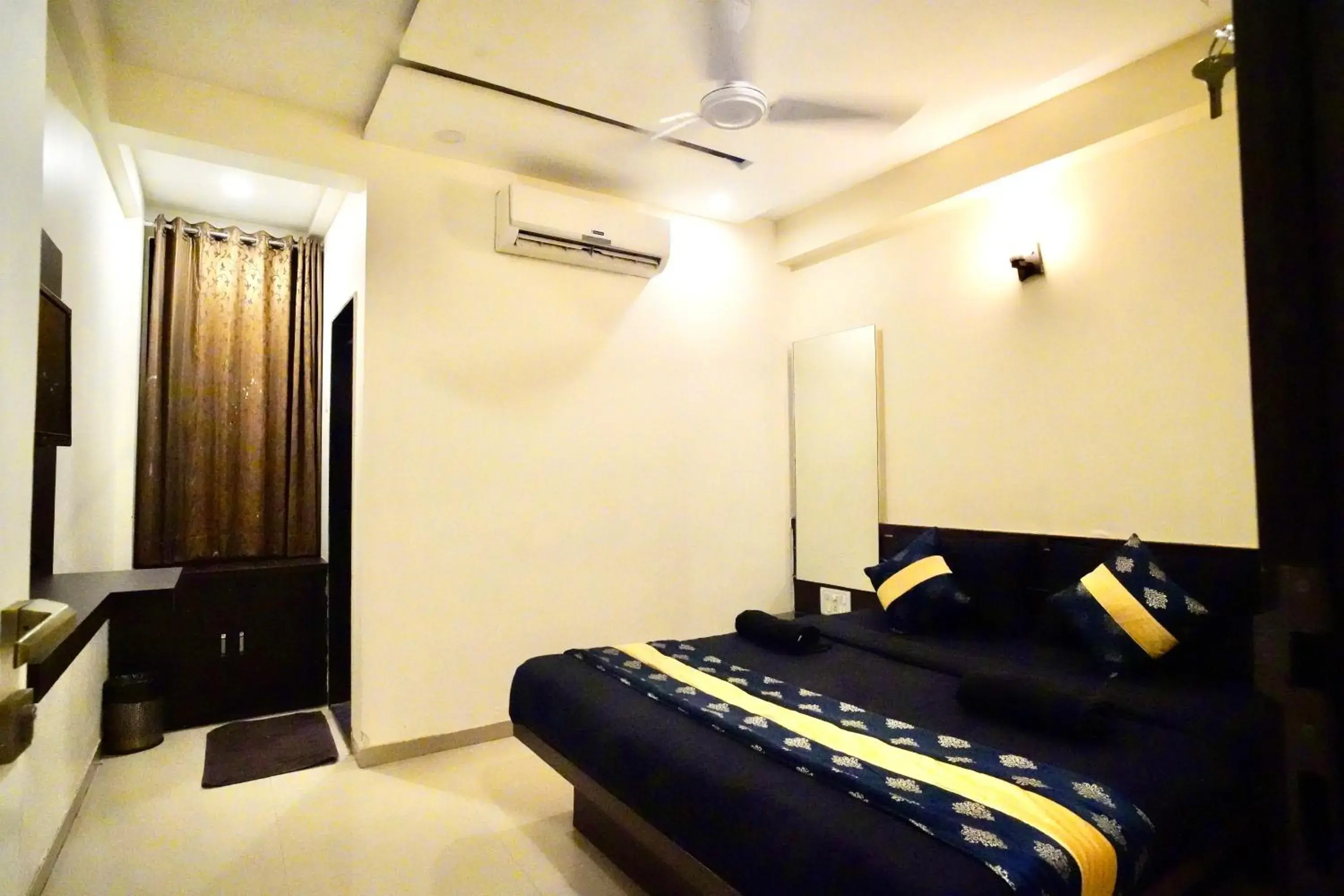 air conditioner, Bed in Hotel Shri Govind air conditioner, Bed in Hotel Shri Govind