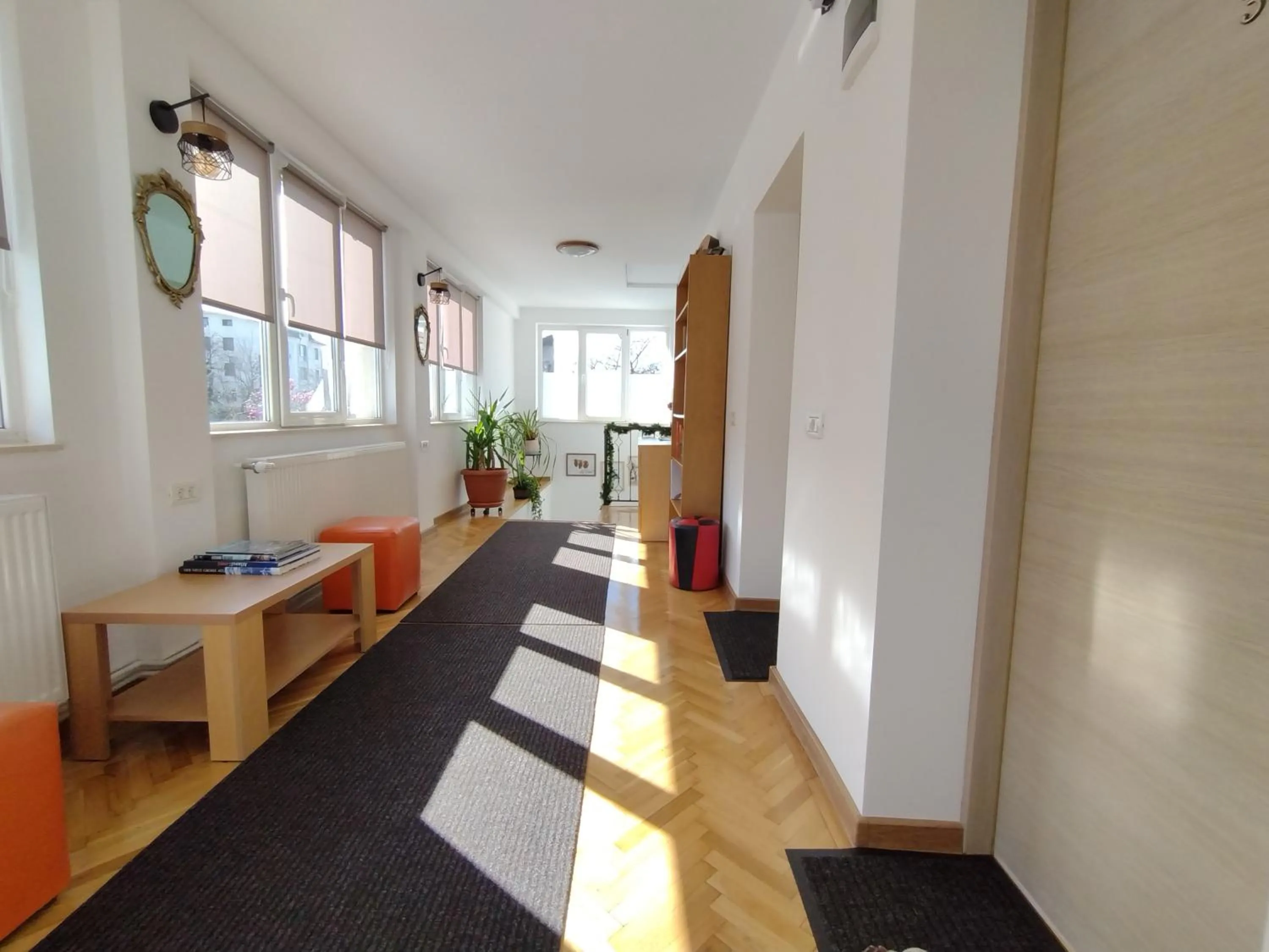 Seating area in FRIENDS House - Central Station - Self Check-in