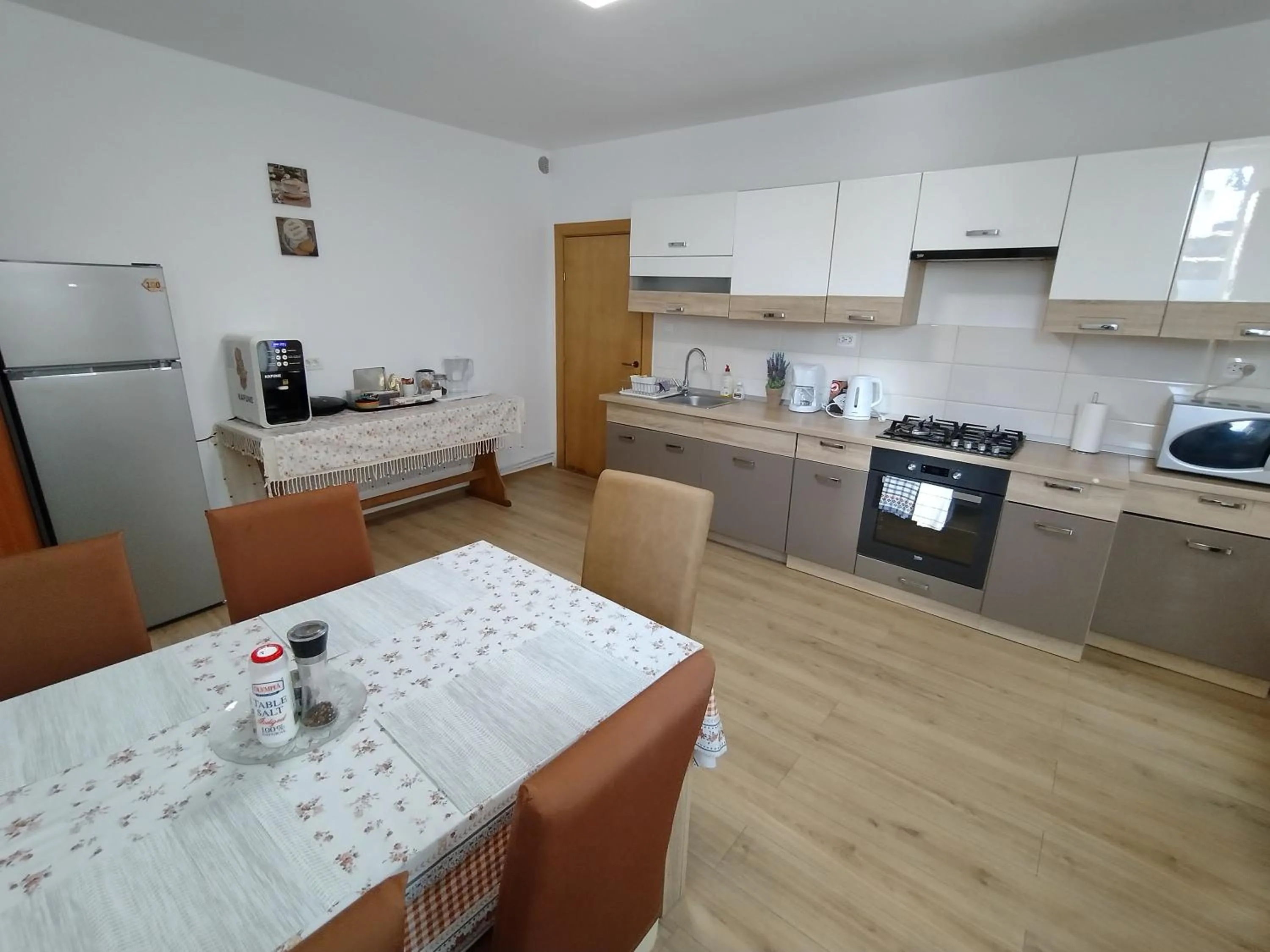 Kitchen or kitchenette in FRIENDS House - Central Station - Self Check-in