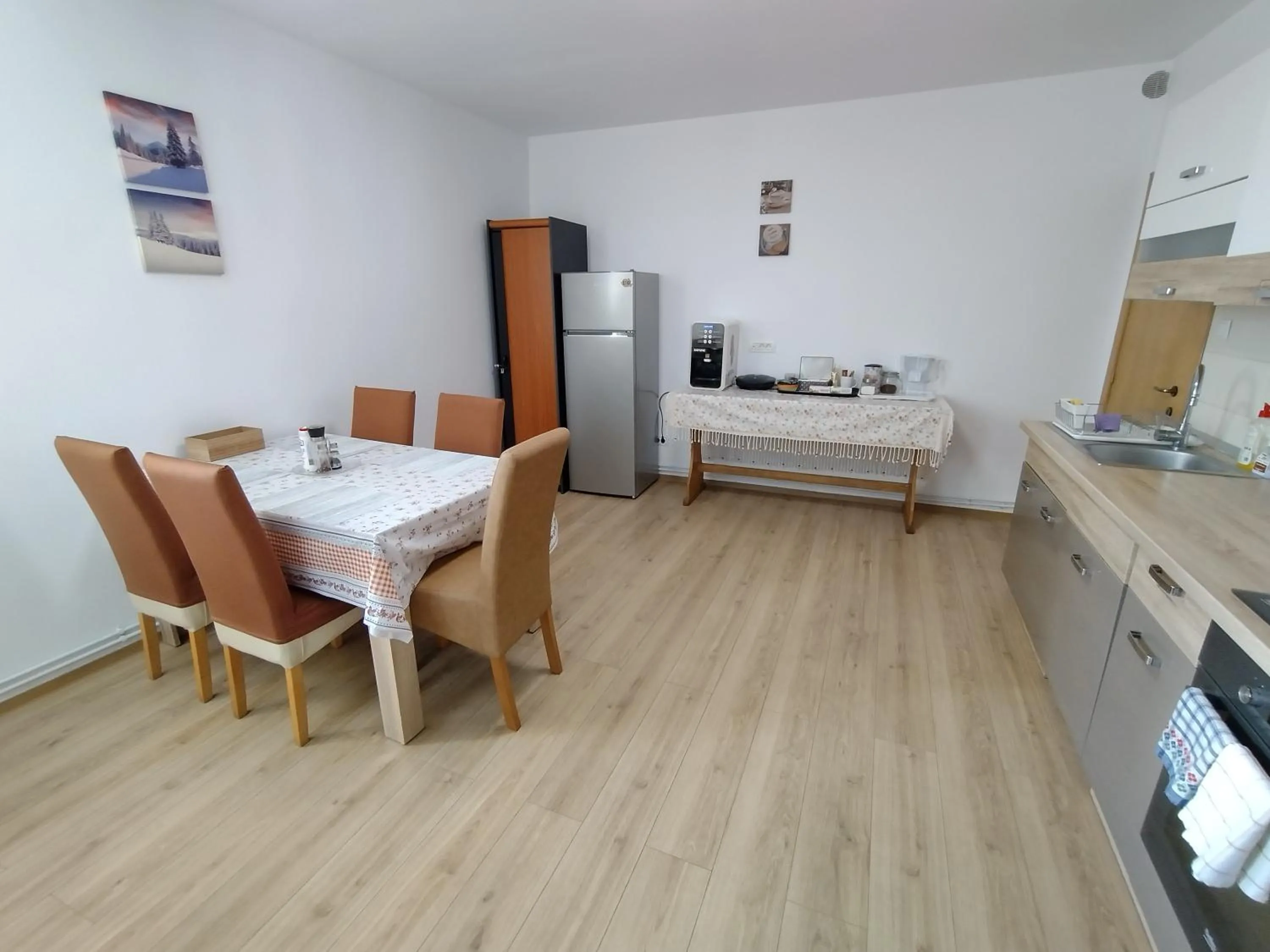 Kitchen or kitchenette in FRIENDS House - Central Station - Self Check-in