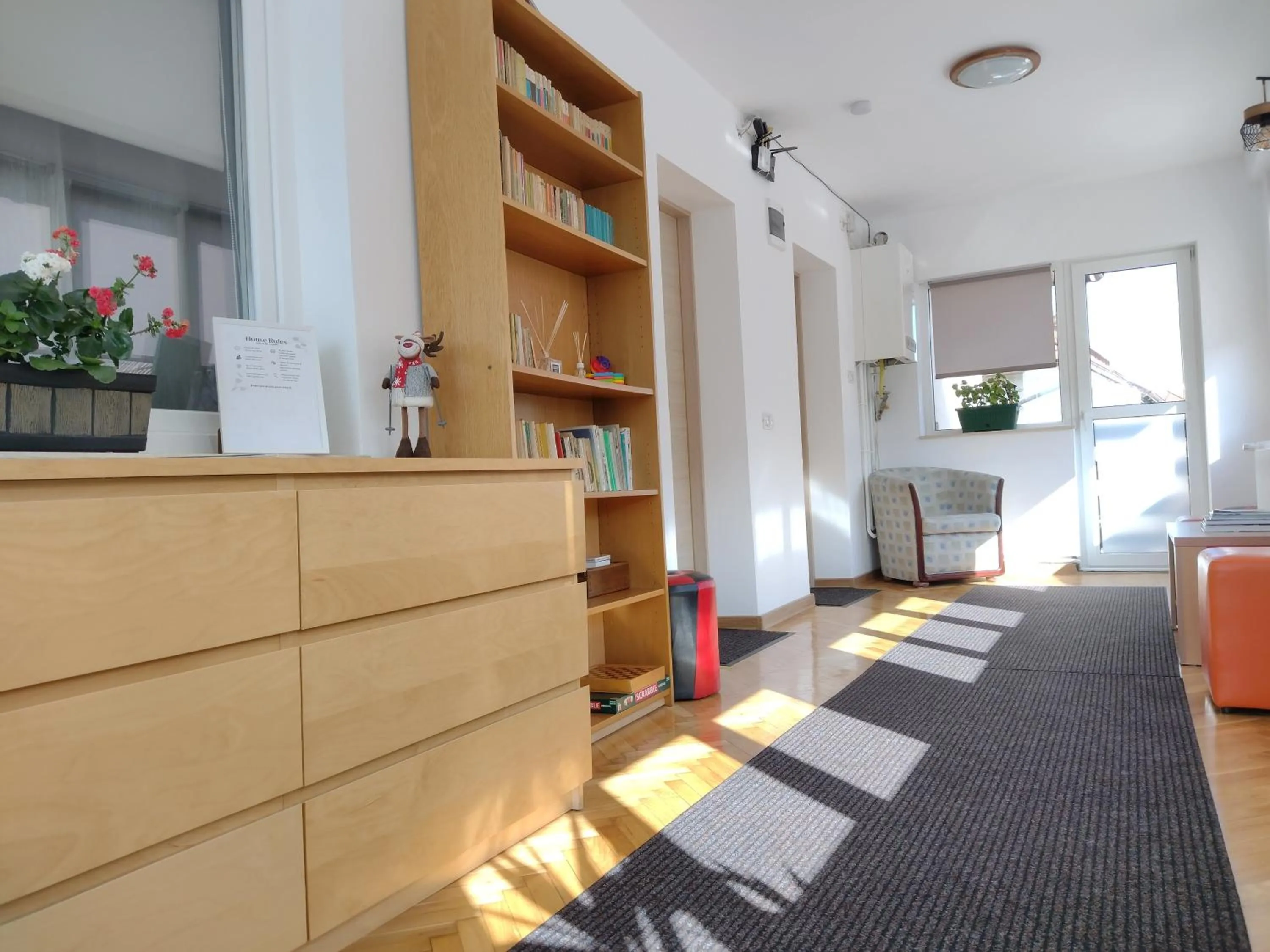 Communal lounge/ TV room in FRIENDS House - Central Station - Self Check-in