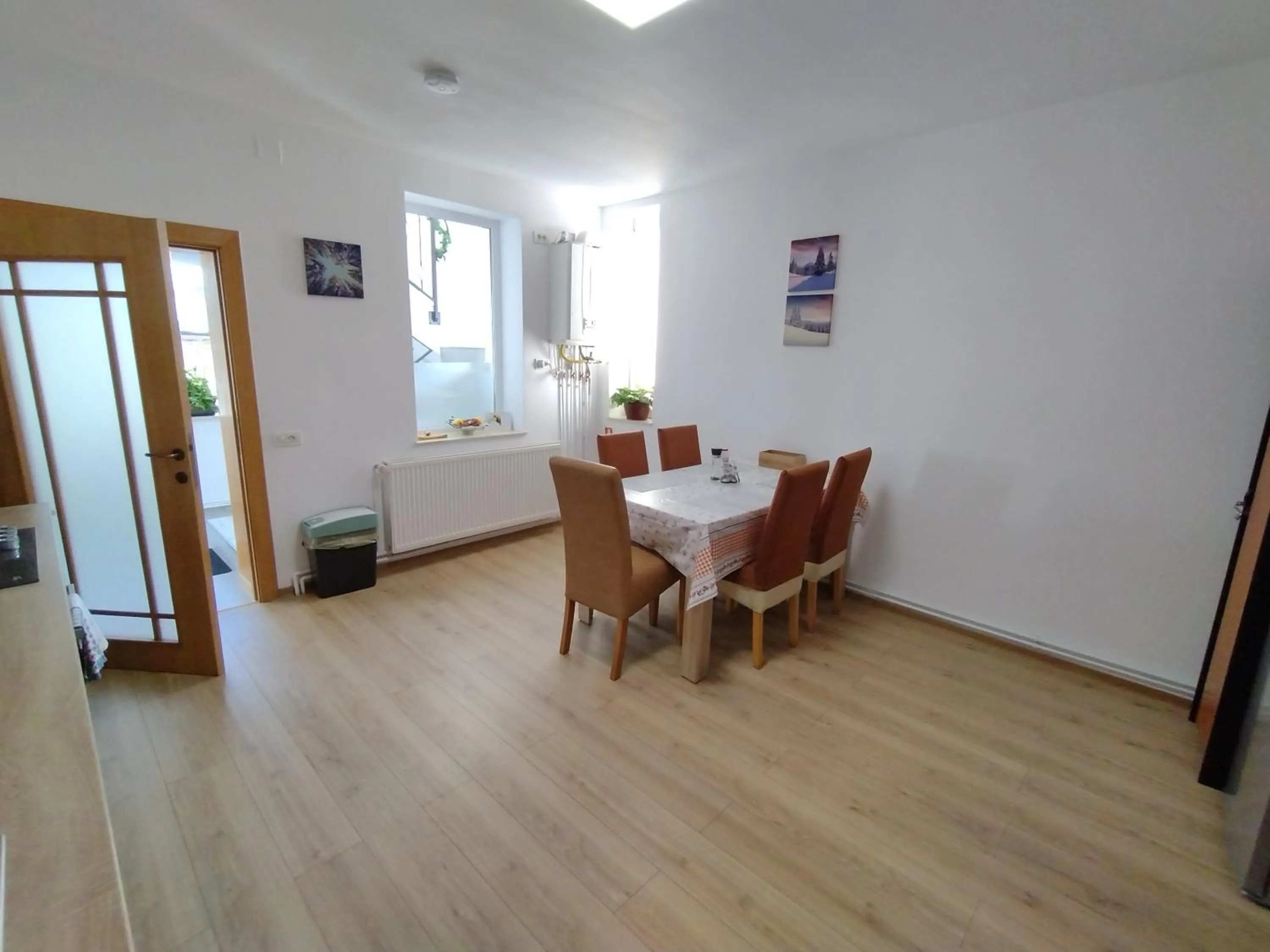Kitchen or kitchenette in FRIENDS House - Central Station - Self Check-in