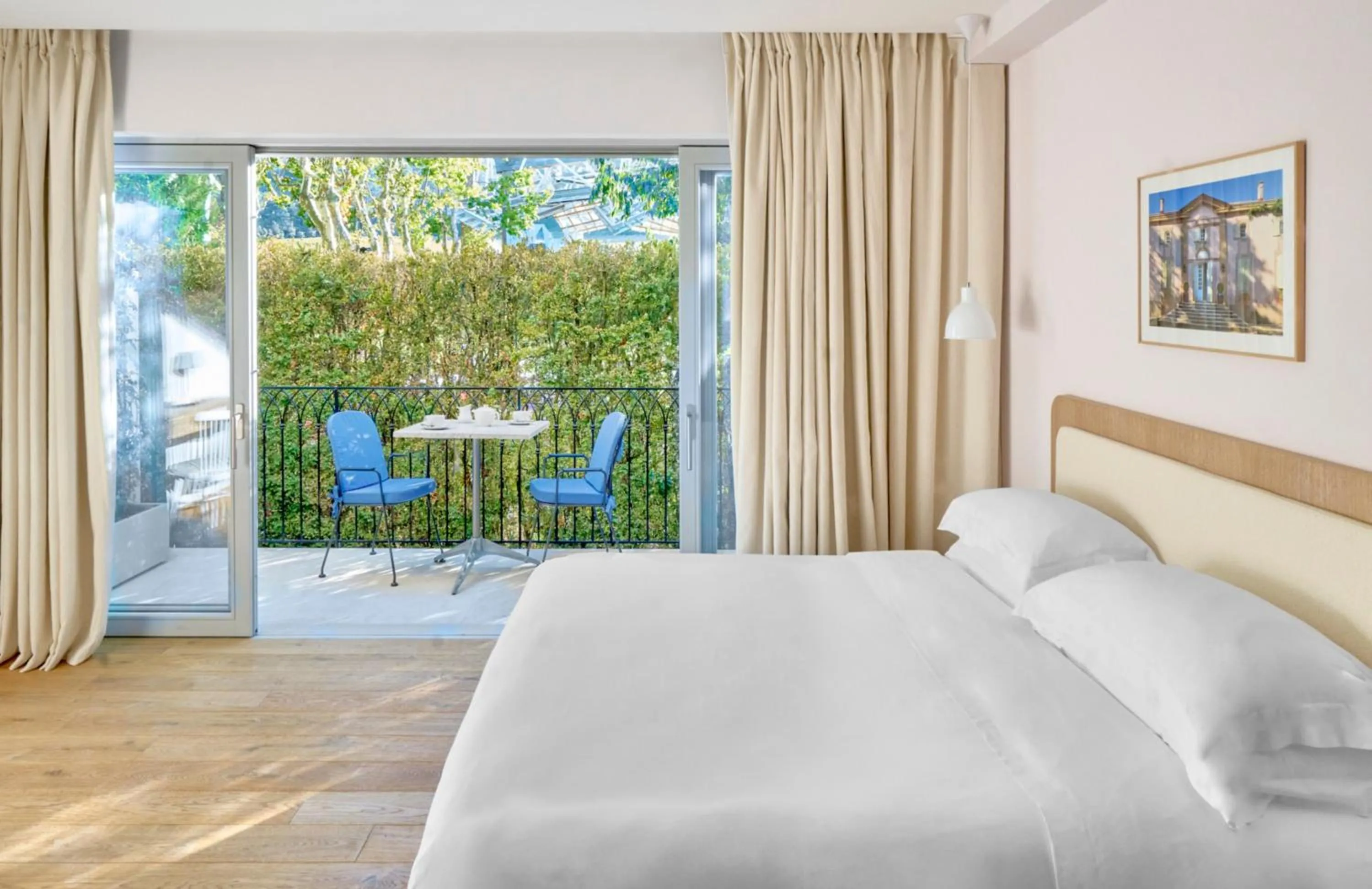 View (from property/room), Bed in Auberge La Coste