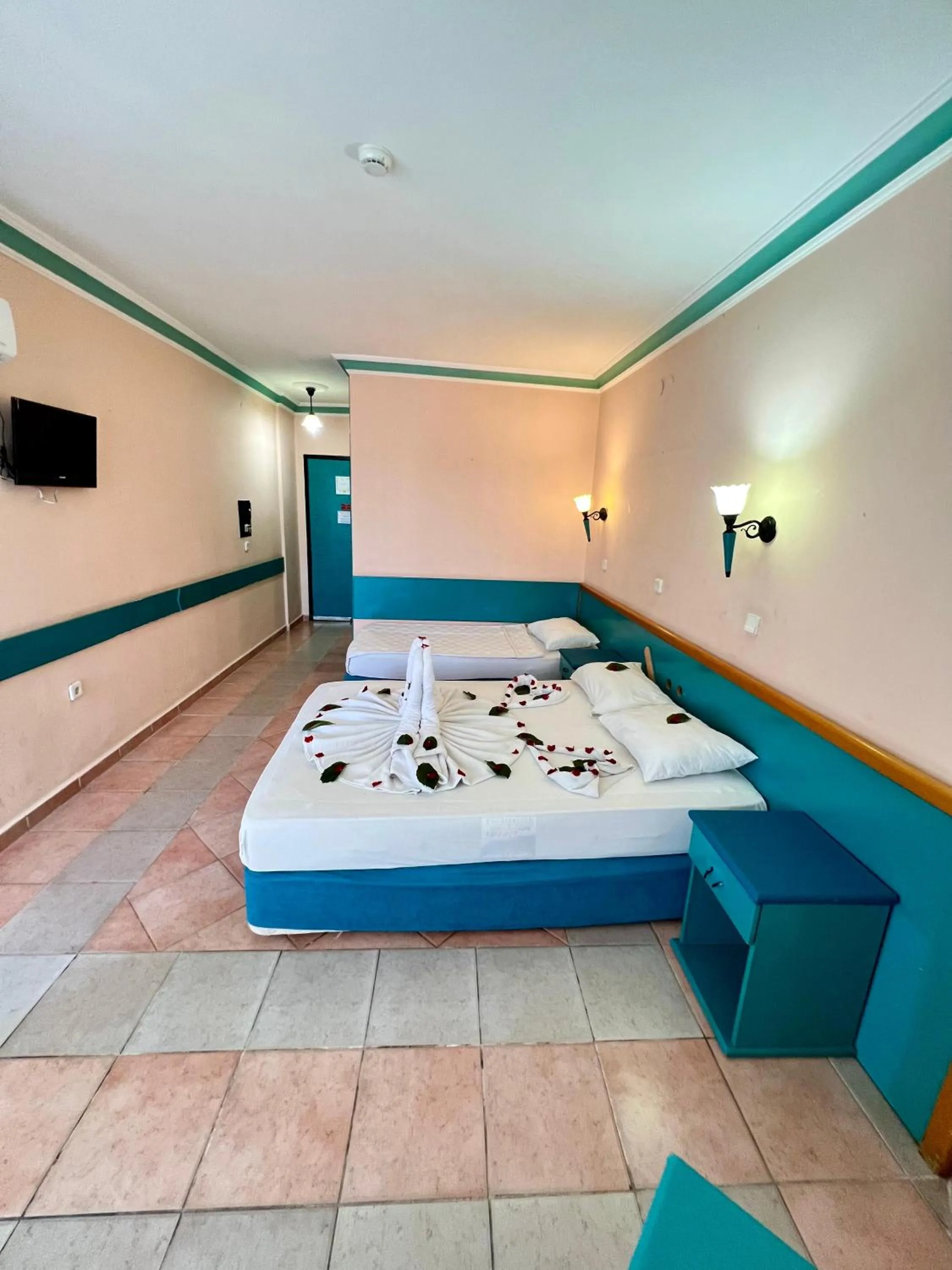 Bed in KLEOPATRA SUNLIGHT HOTEL