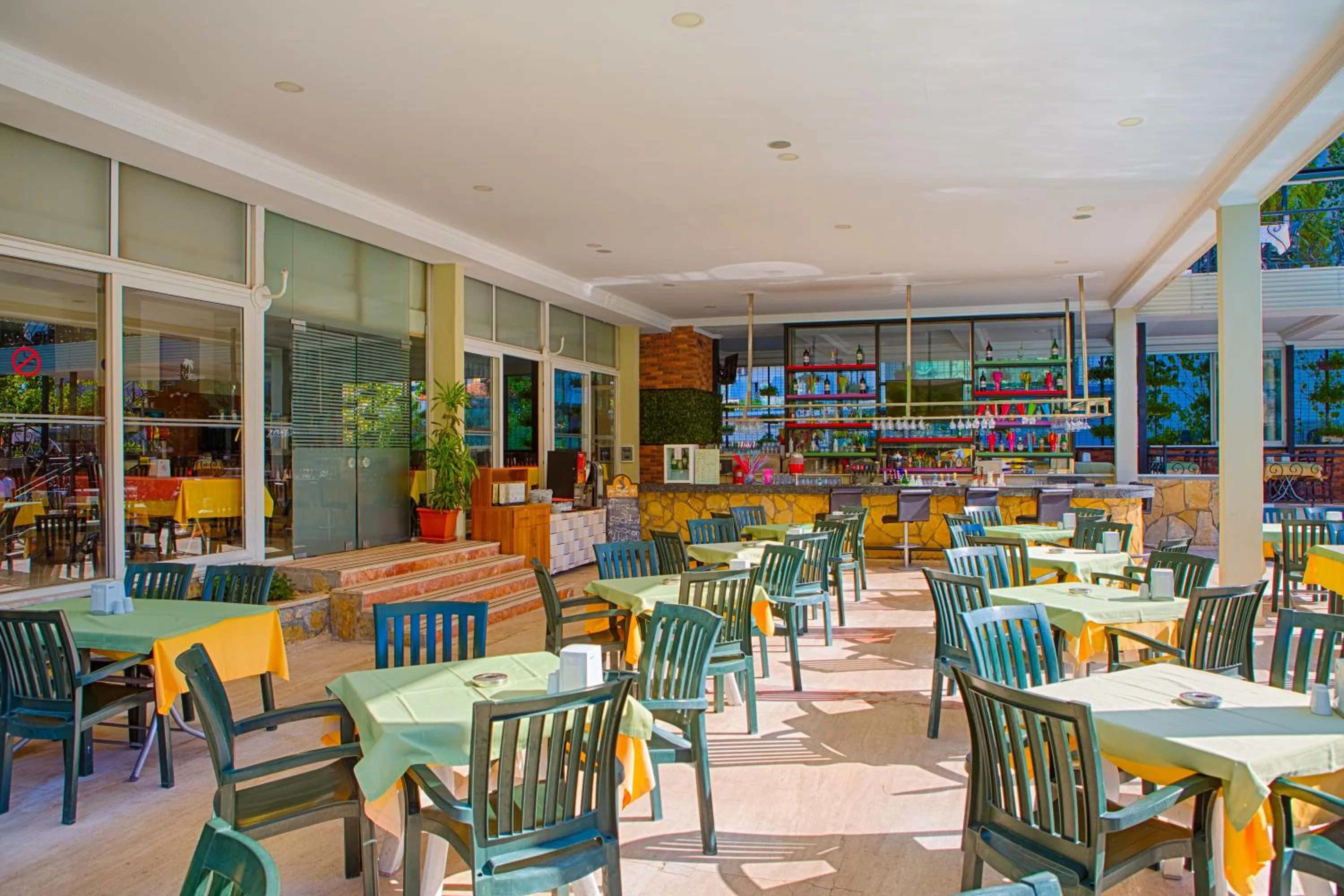 Restaurant/places to eat in Gardenia Beach Hotel
