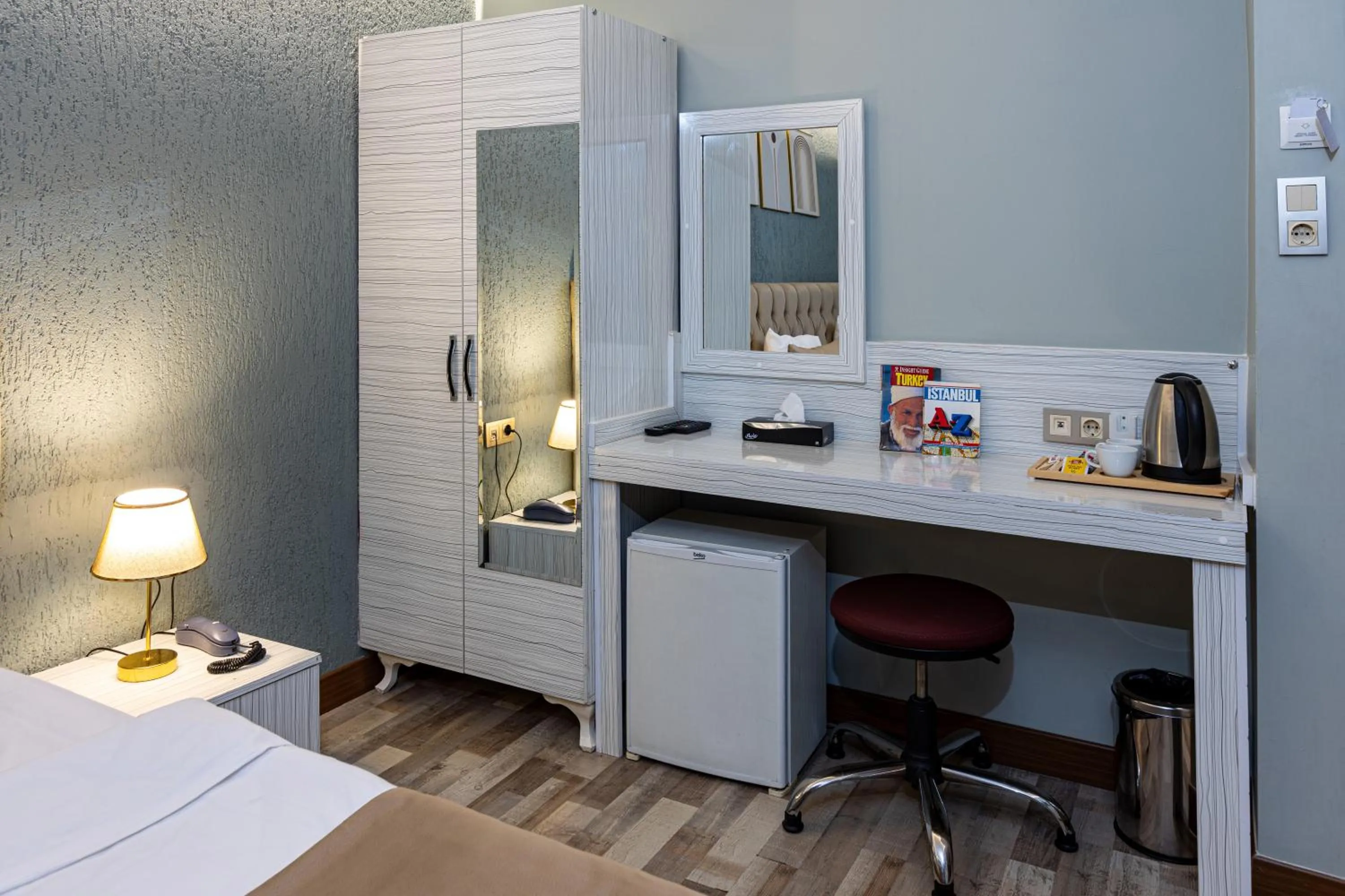 hair dresser, Bed in LINNGA HOTEL & SUITE