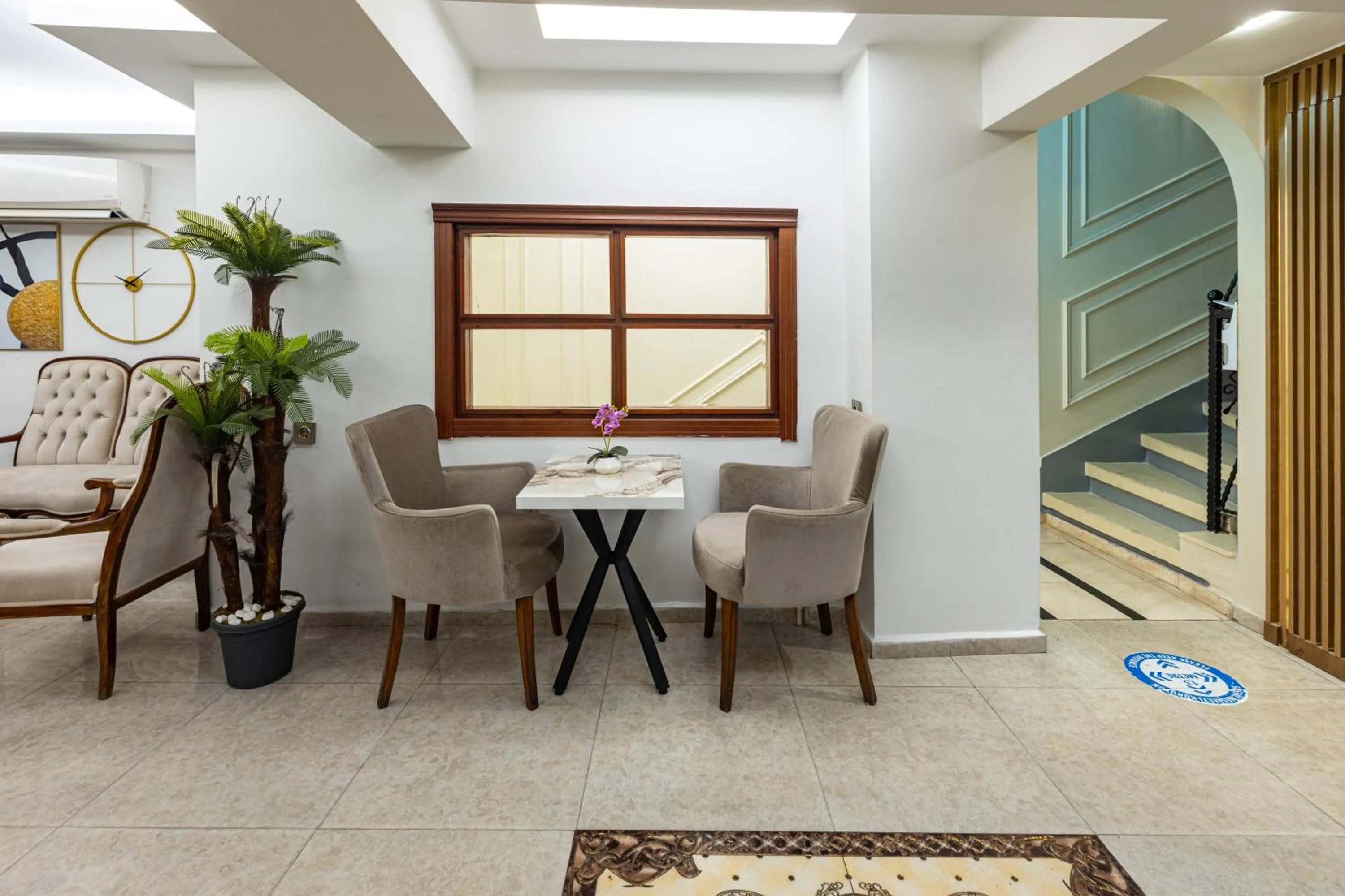 Lobby or reception in LINNGA HOTEL & SUITE