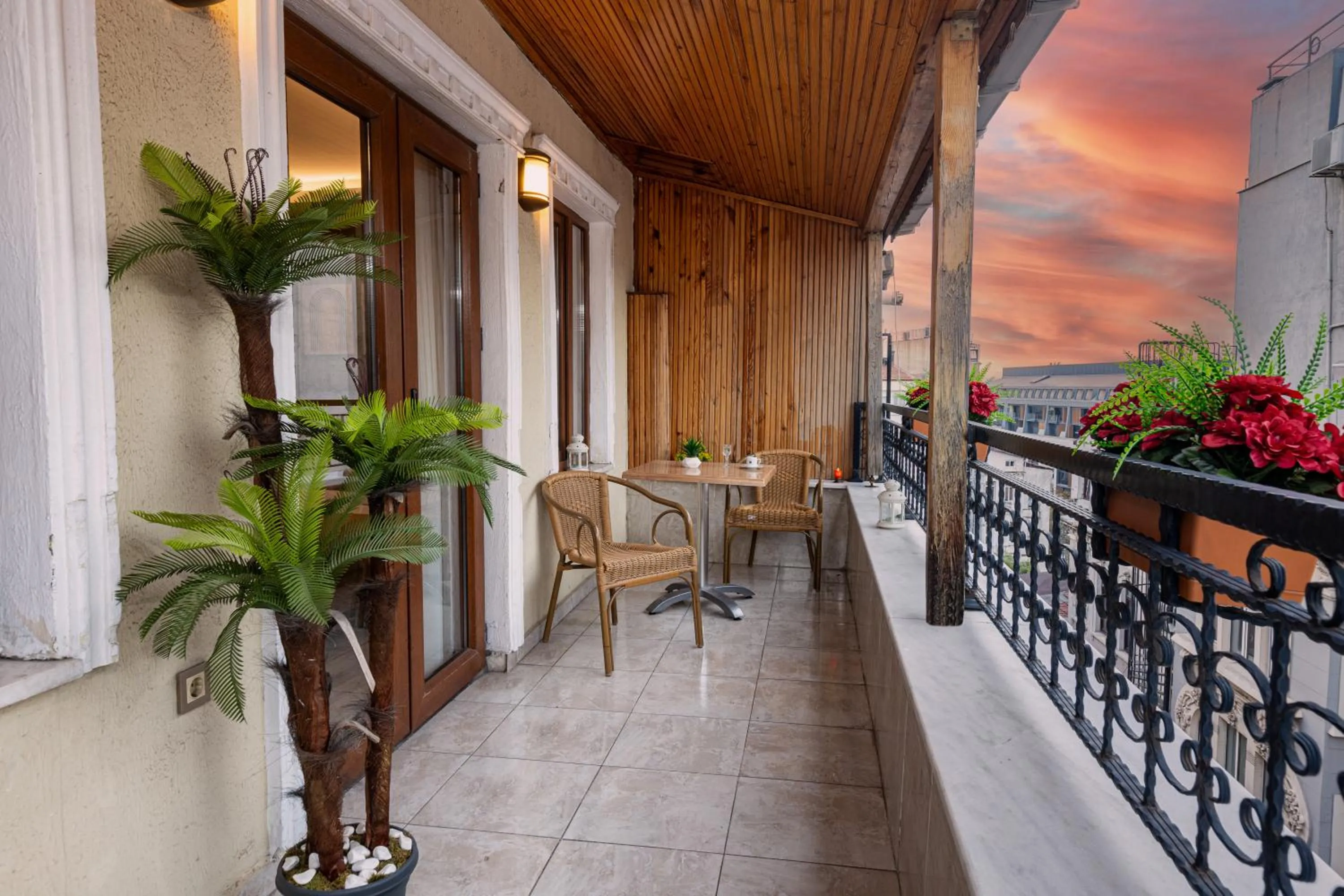 Patio in LINNGA HOTEL & SUITE