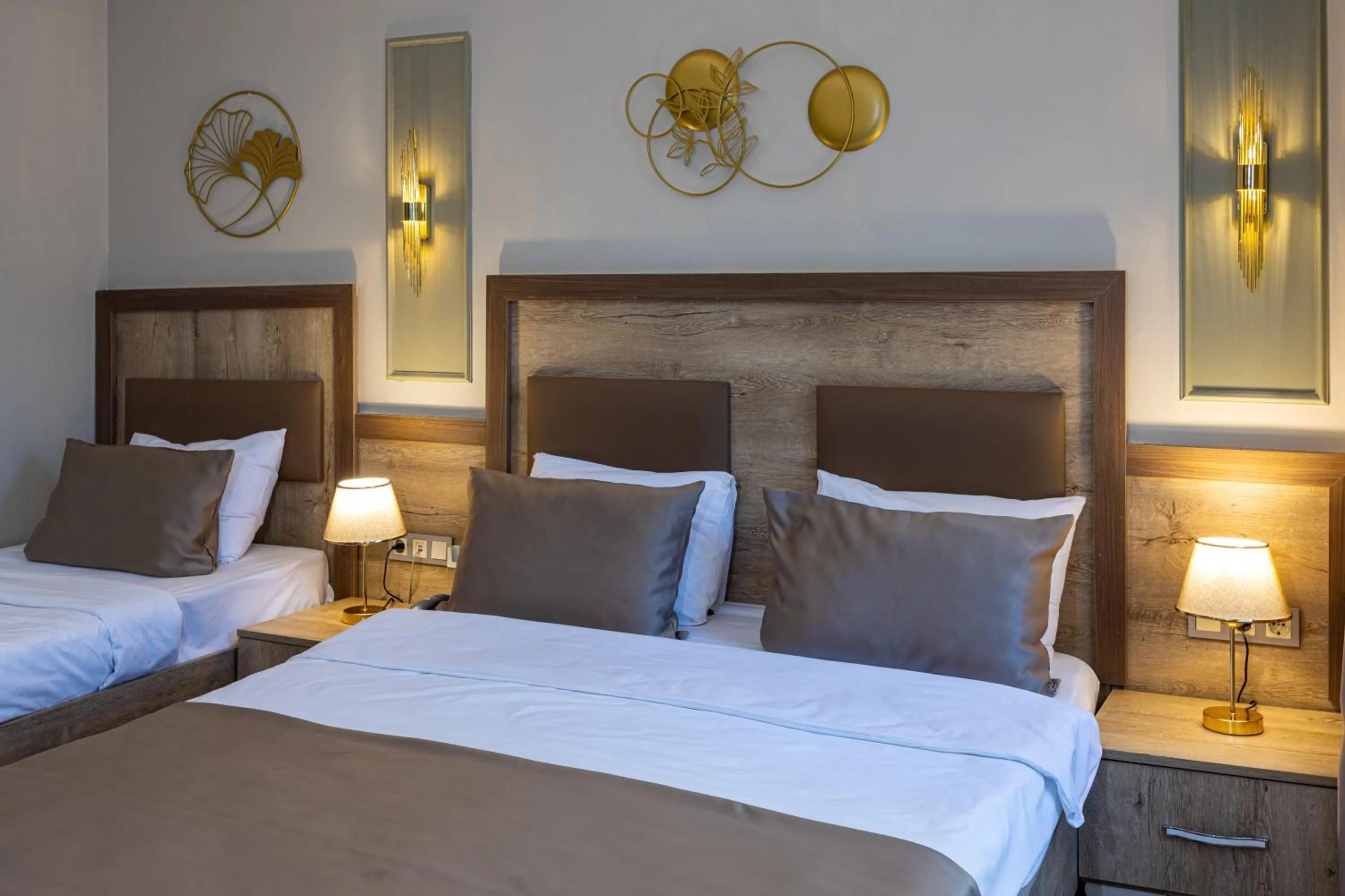 Bed in LINNGA HOTEL & SUITE