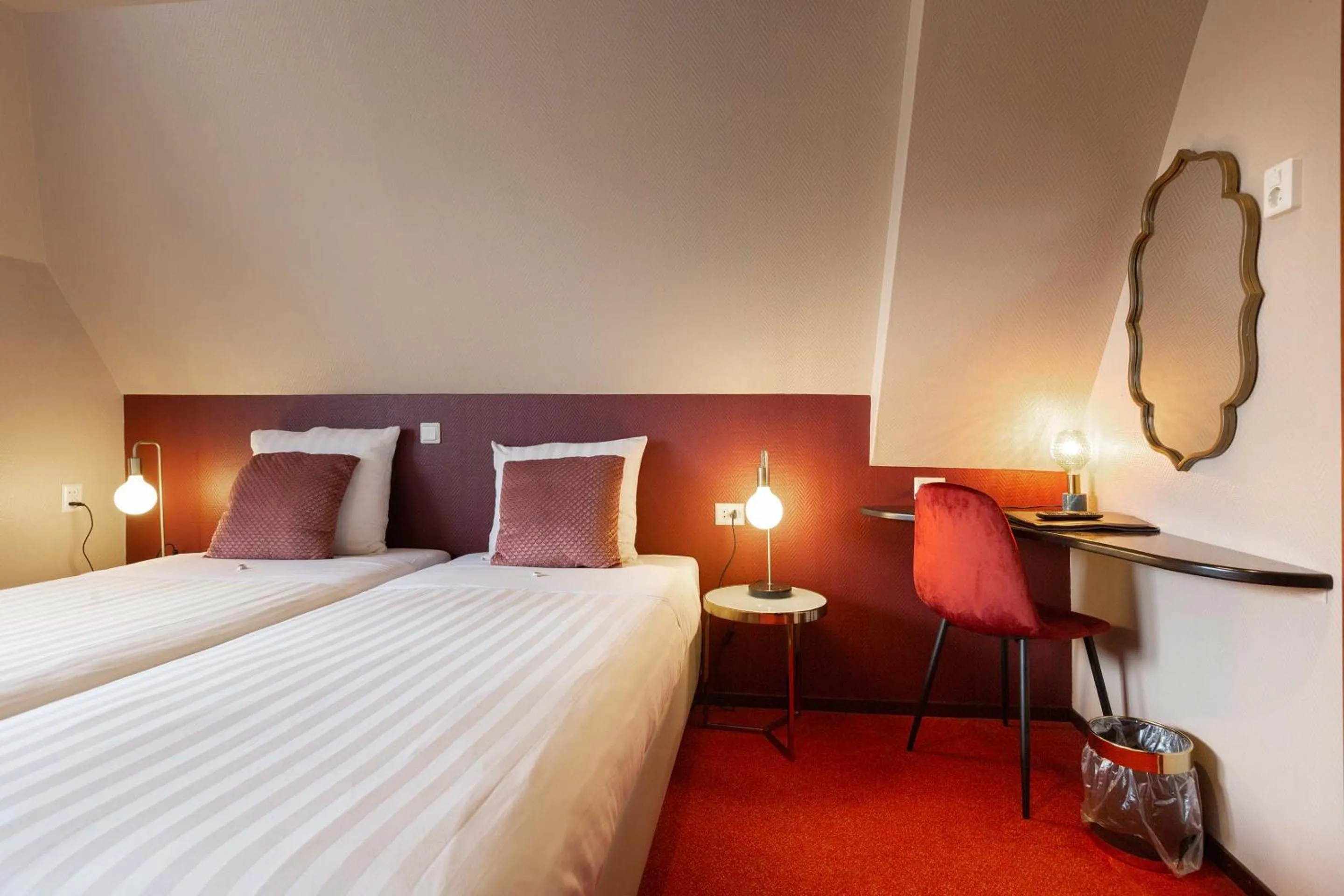 Photo of the whole room, Bed in Strandhotel Scheveningen