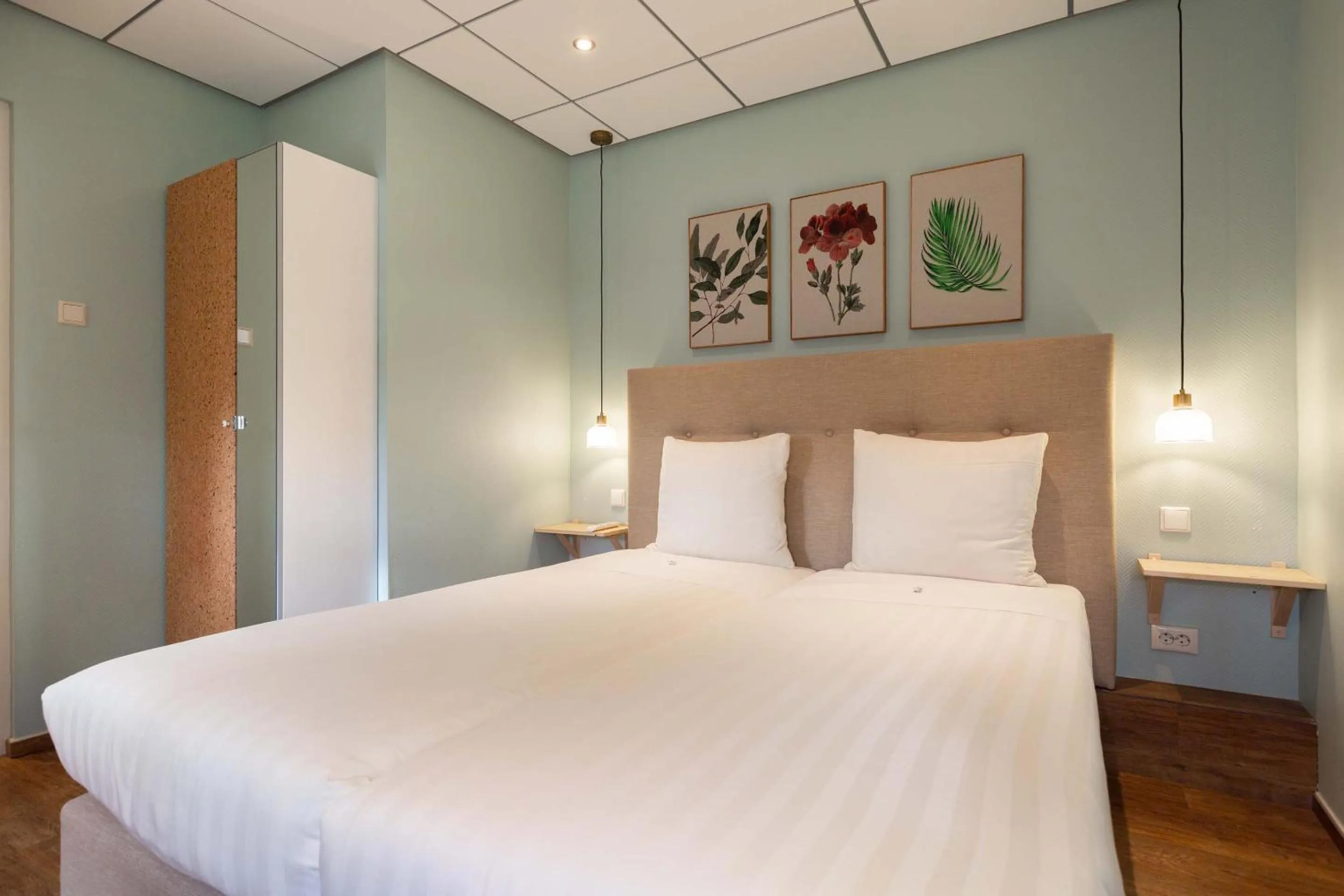 Bedroom, Bed in Strandhotel Scheveningen