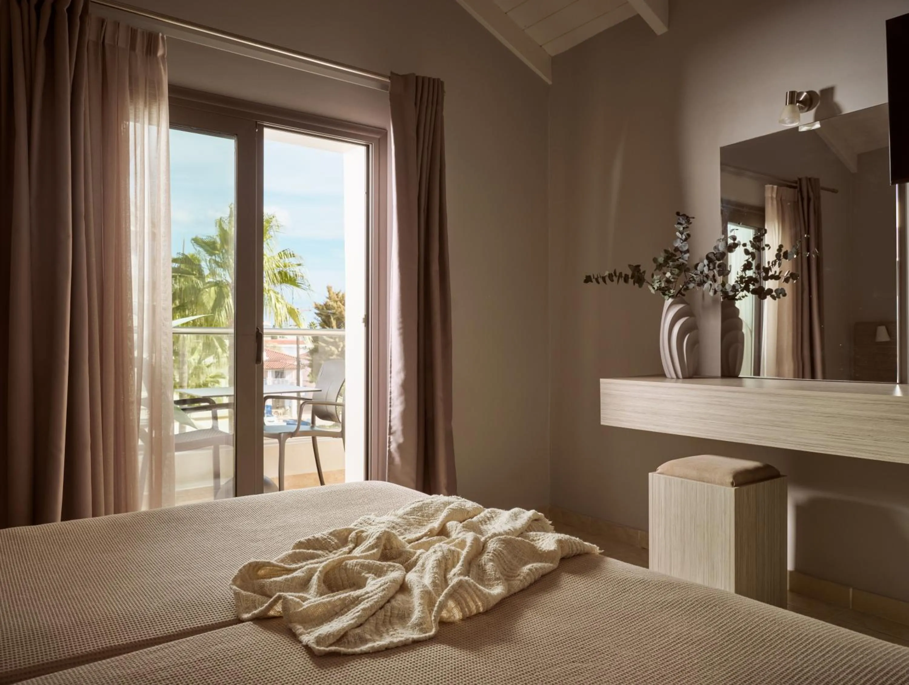 Bedroom, Bed in Zante Atlantis Hotel