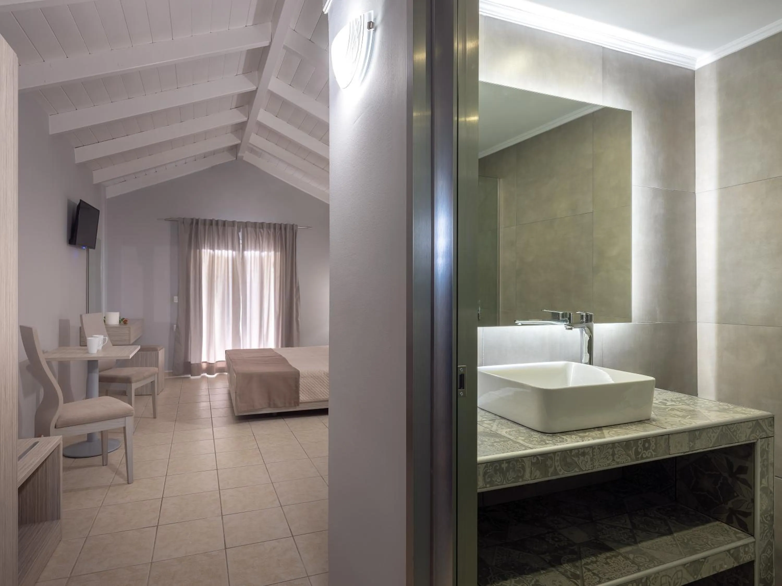 Bathroom, Bed in Zante Atlantis Hotel