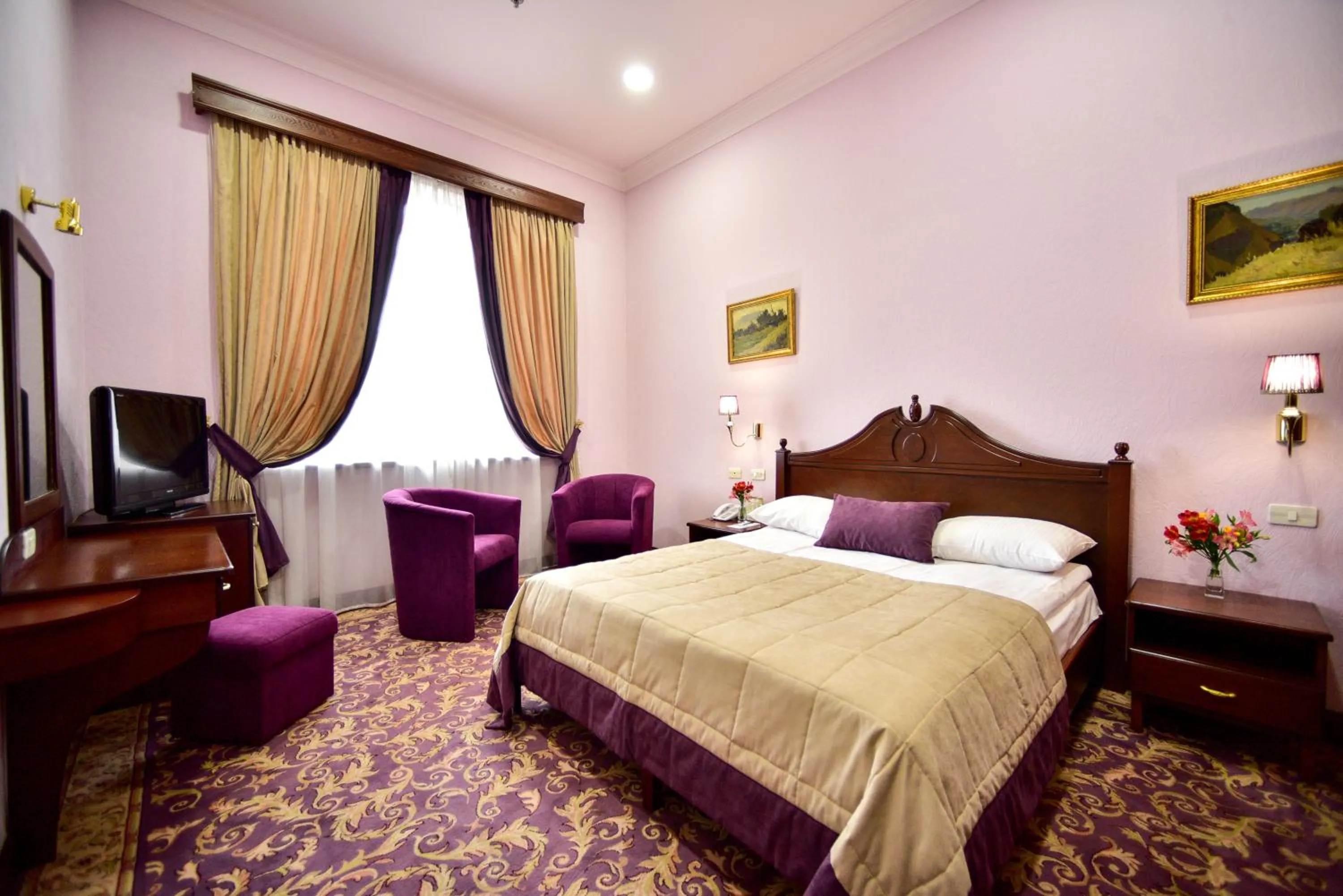 Bed in METROPOL HOTEL Yerevan