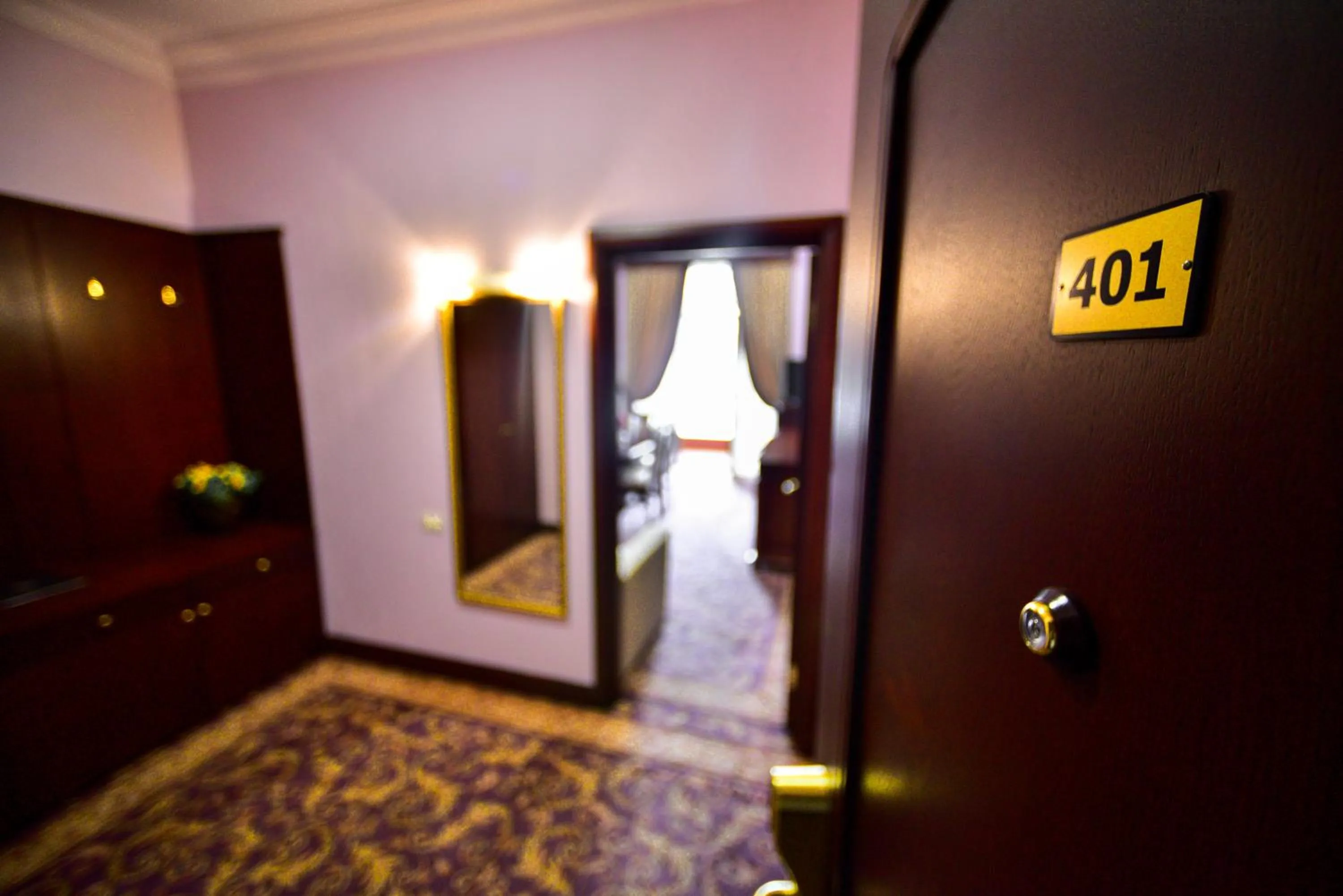 Facade/entrance, Bed in METROPOL HOTEL Yerevan