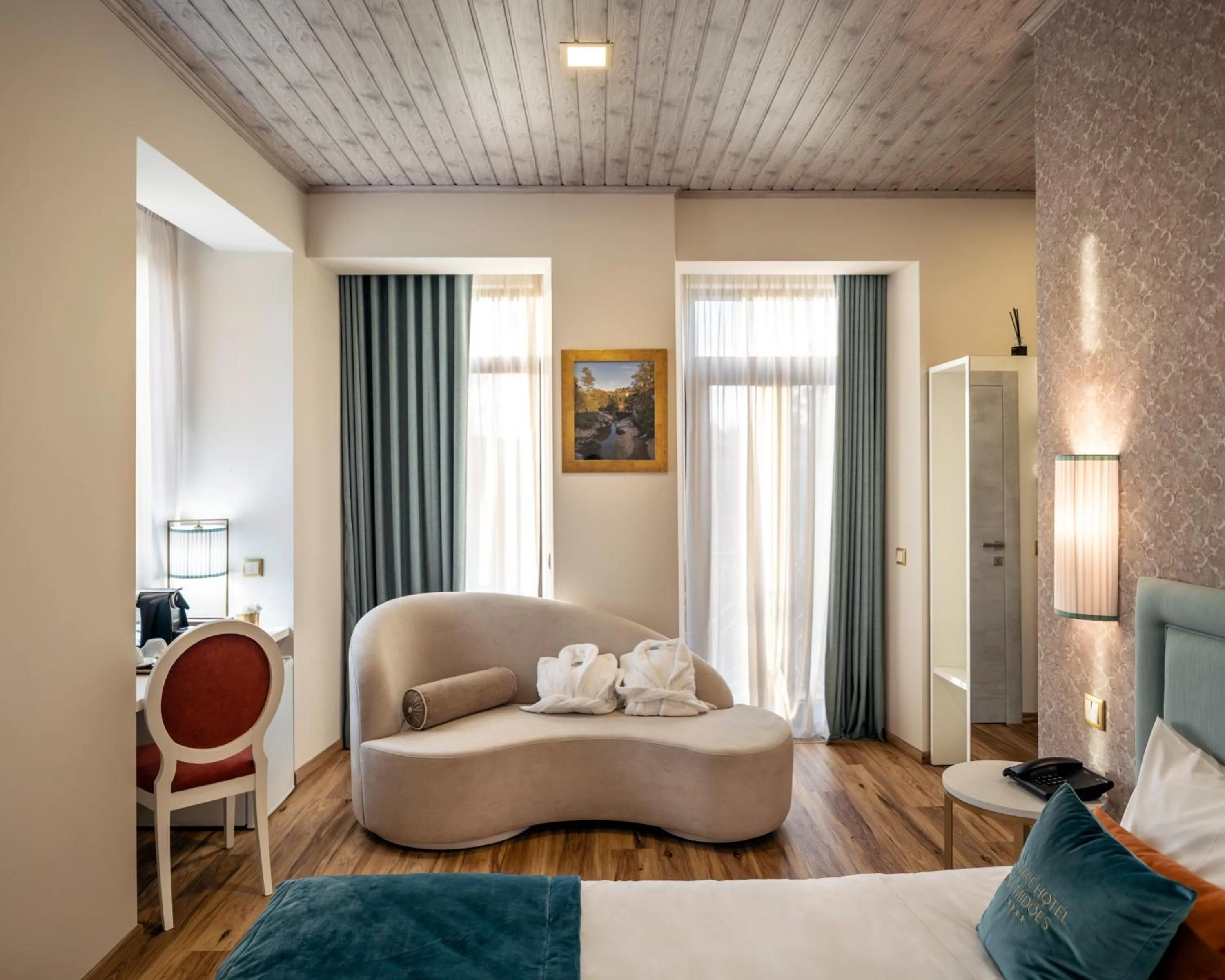 Seating area, Bed in Palace Hotel de Midões