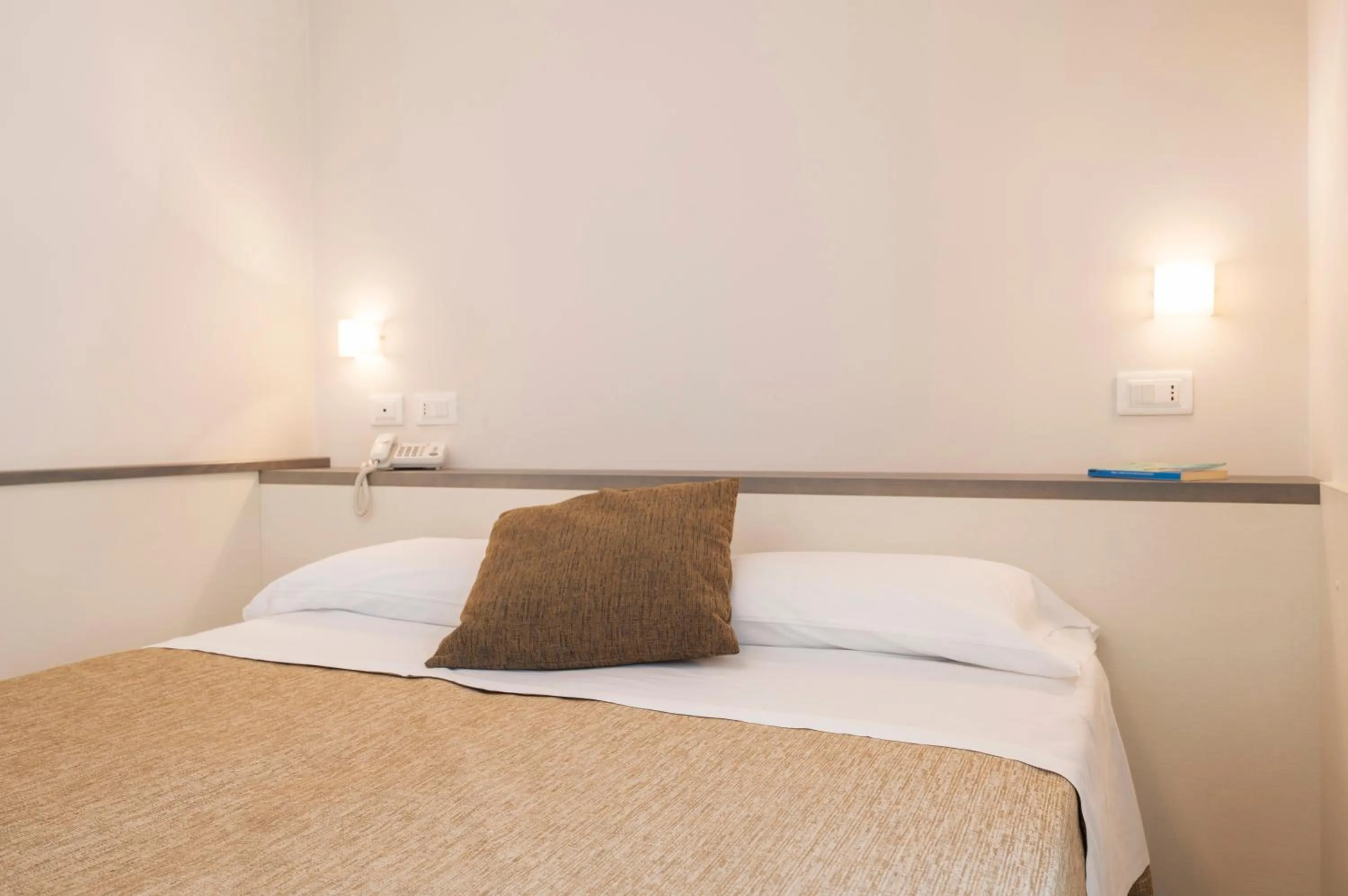 Bedroom, Bed in Echotel