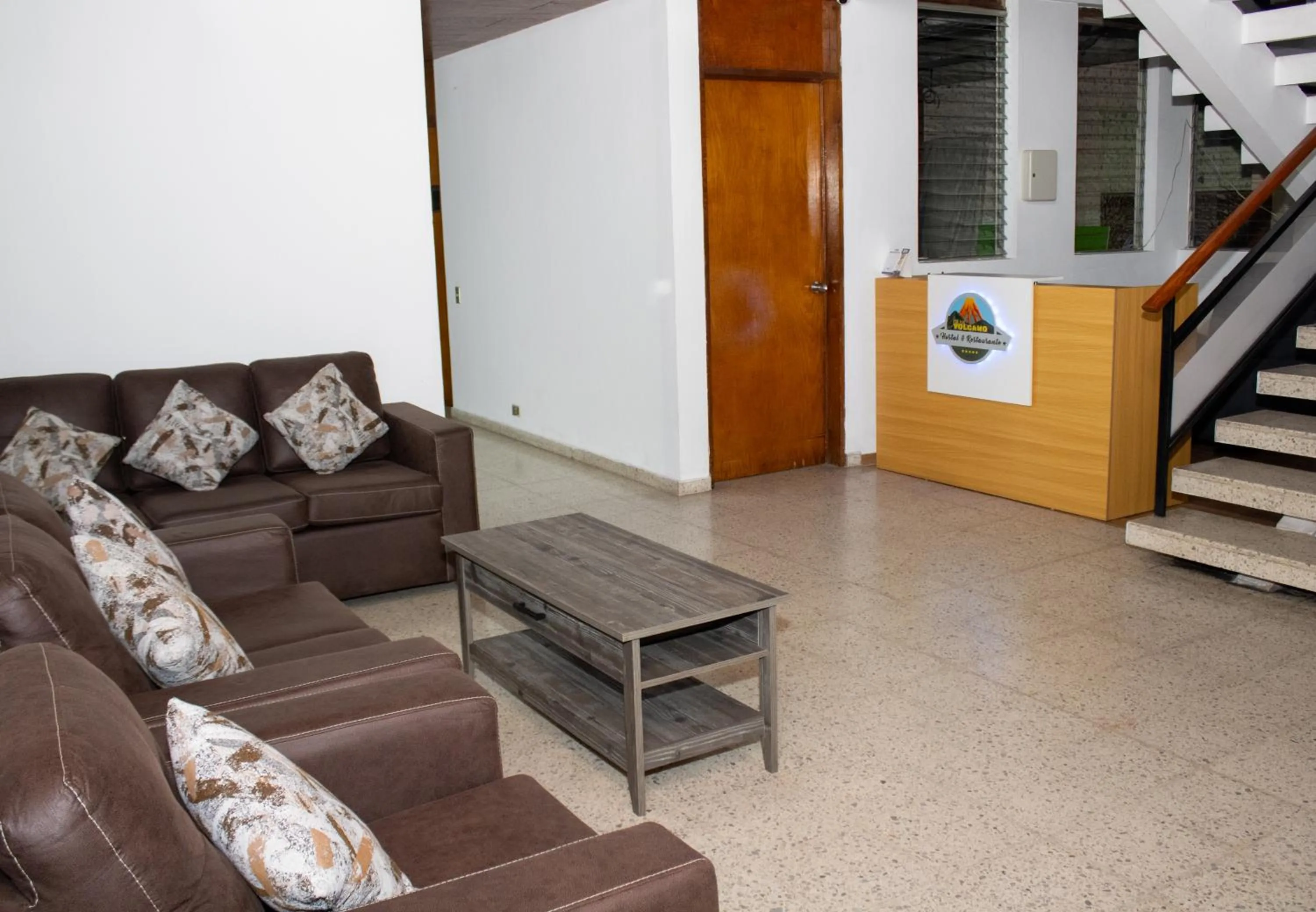 Lobby or reception in Volcano Hostal y Restaurante