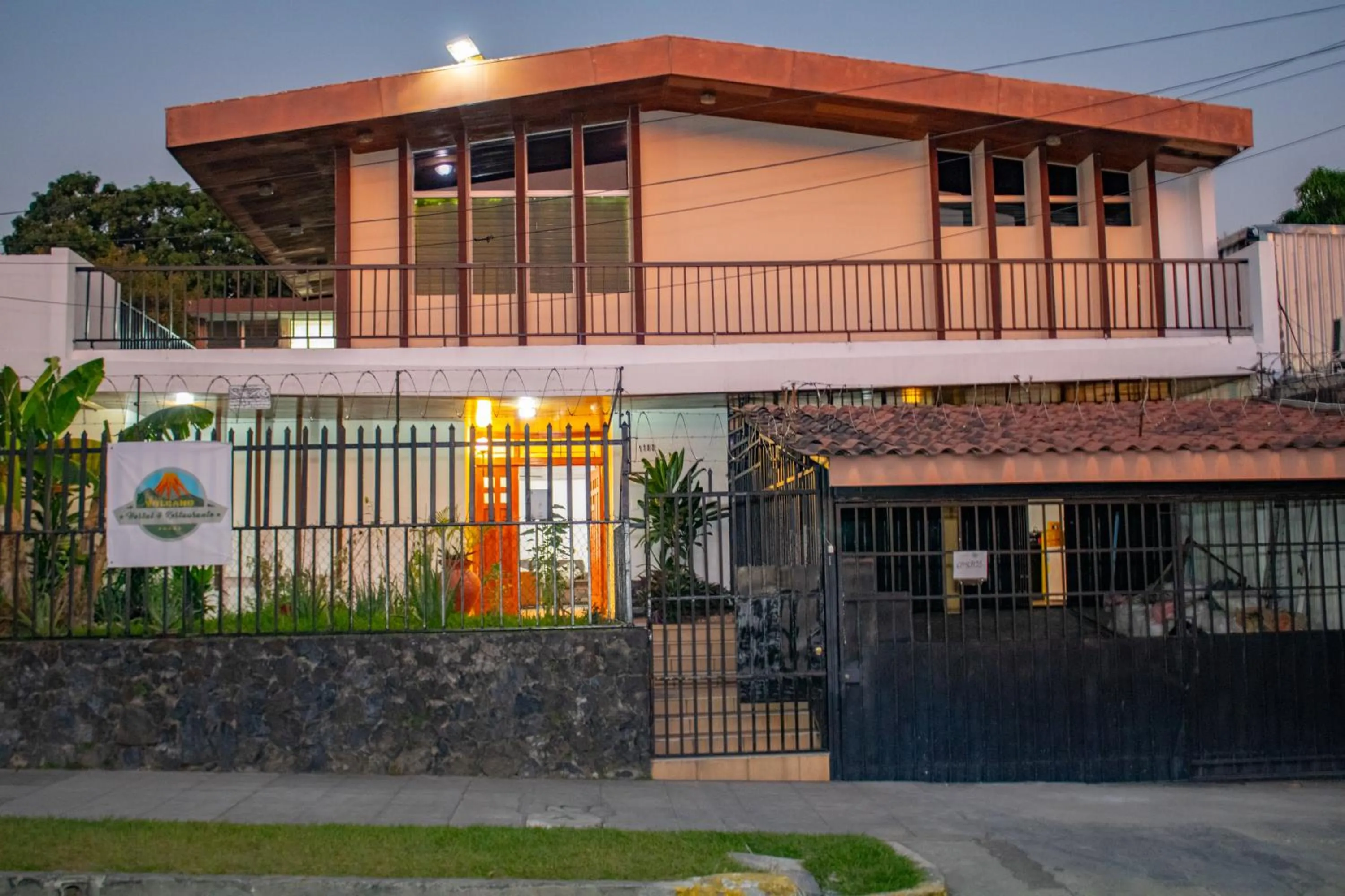 Property building in Volcano Hostal y Restaurante