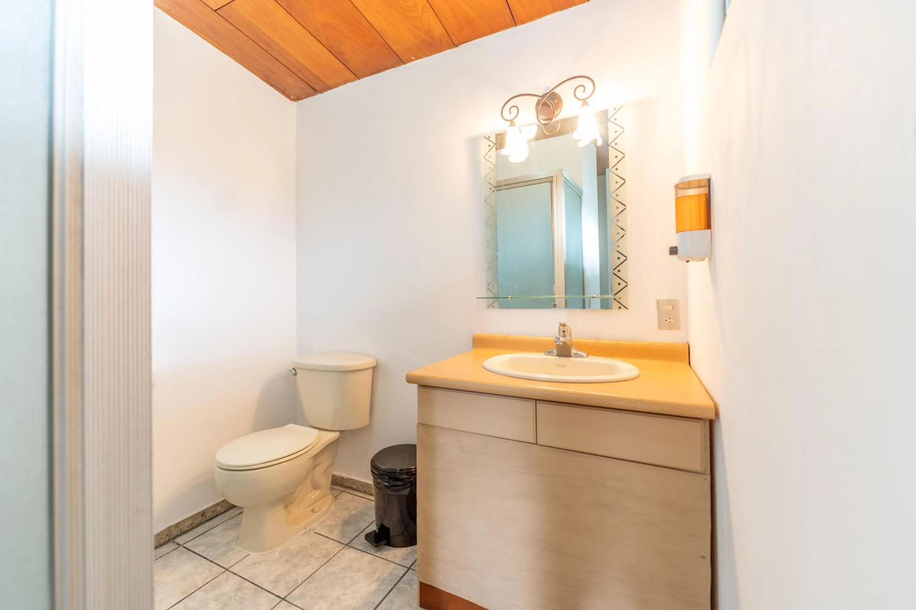 Toilet in Volcano Hostal y Restaurante