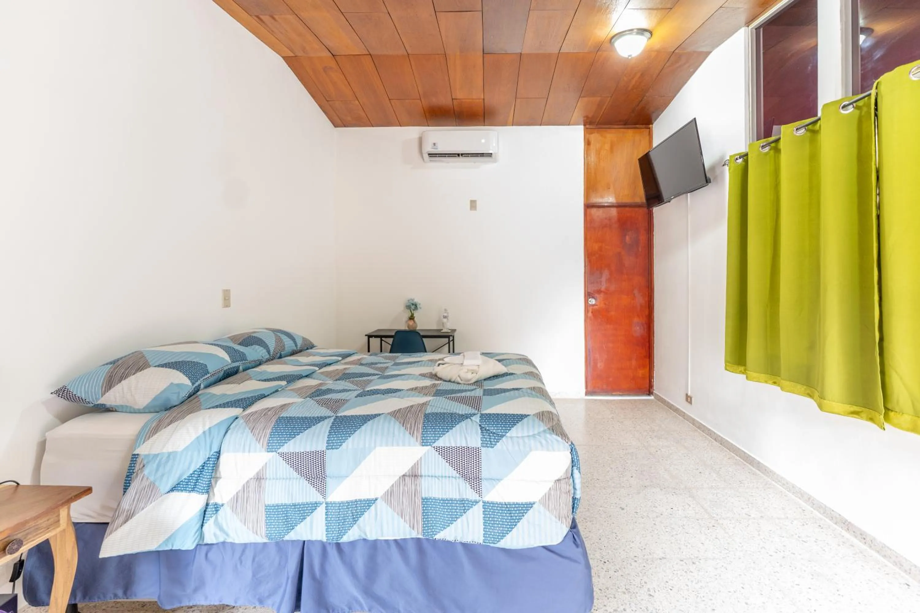 Bed in Volcano Hostal y Restaurante