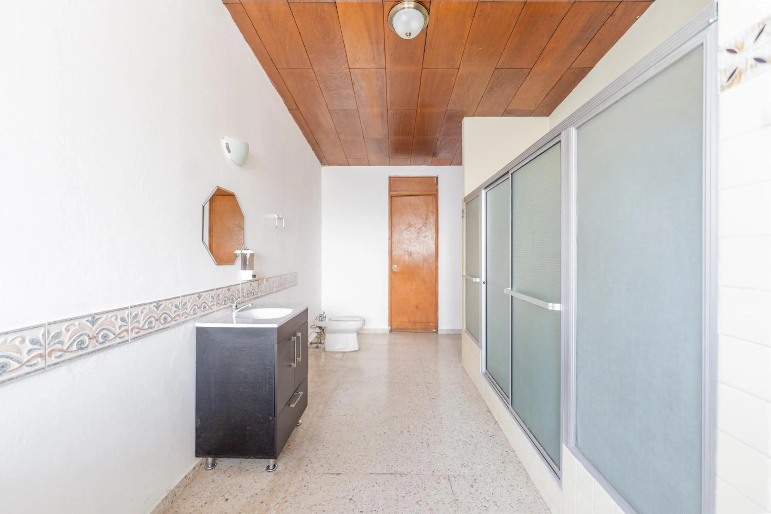 Shower in Volcano Hostal y Restaurante