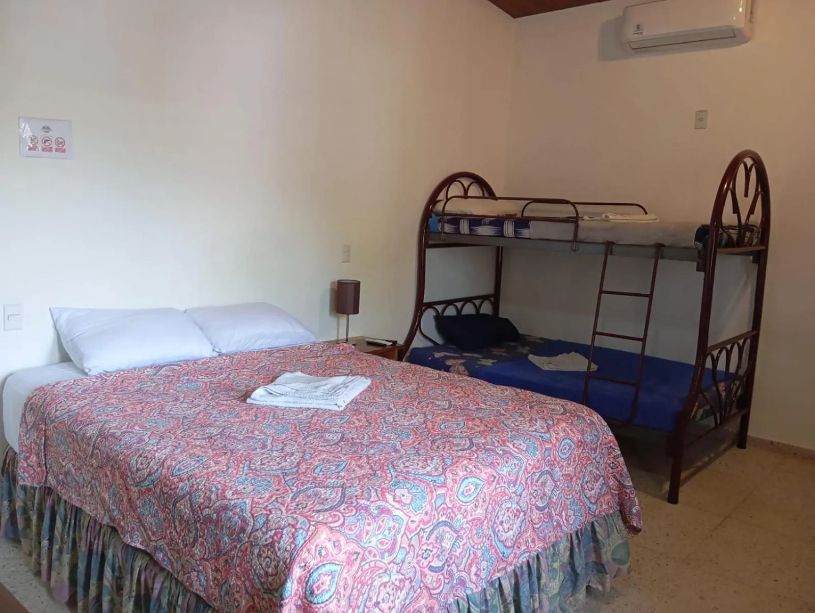 Bed in Volcano Hostal y Restaurante