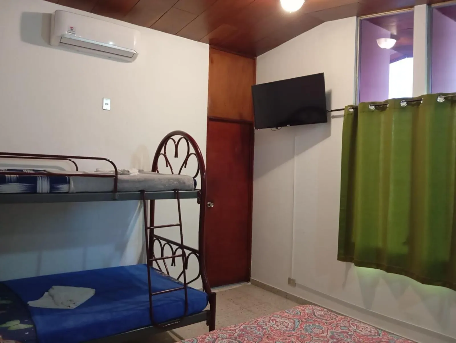 Bed in Volcano Hostal y Restaurante