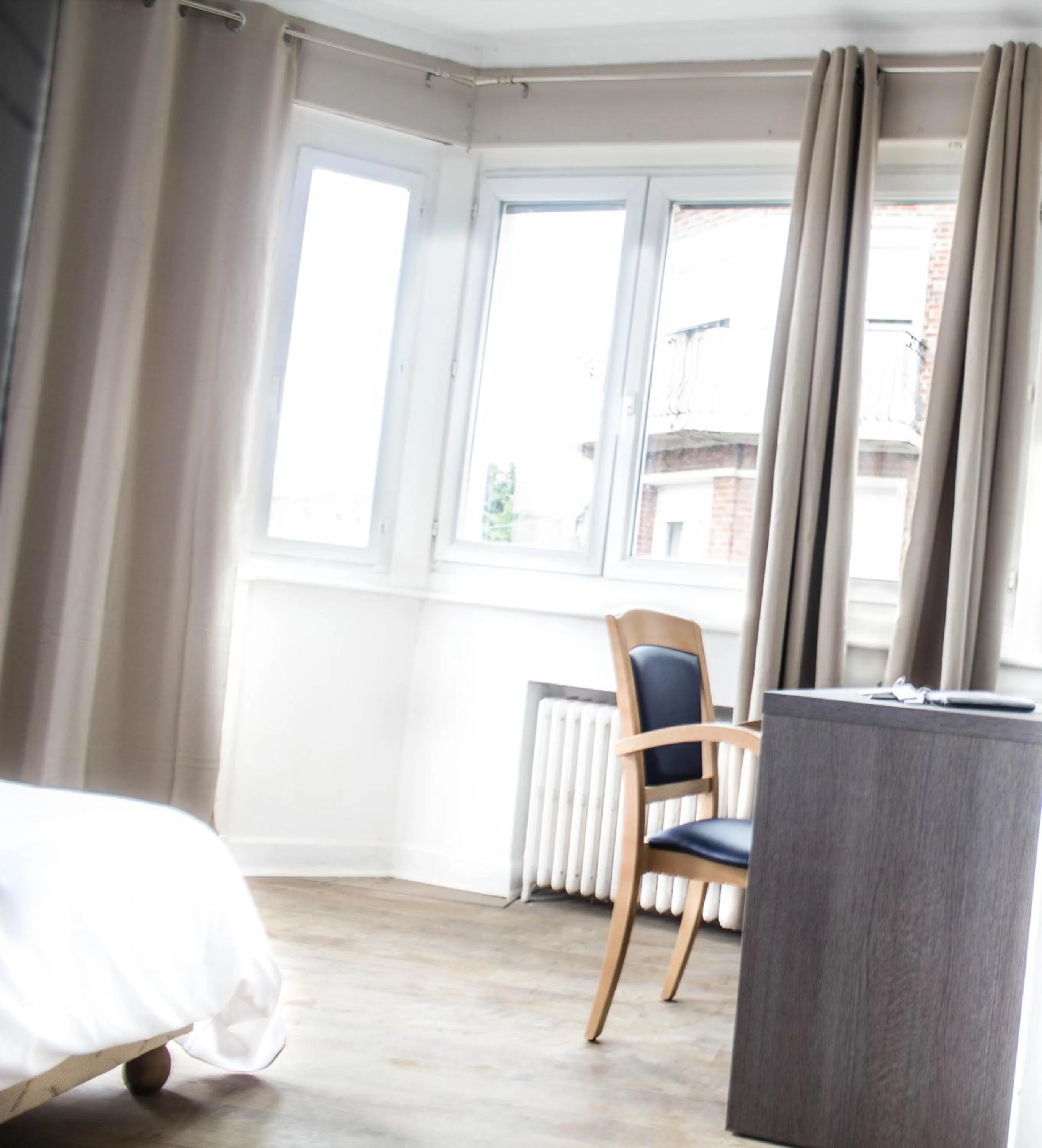 Seating area, Bed in Hotel Le Jardin