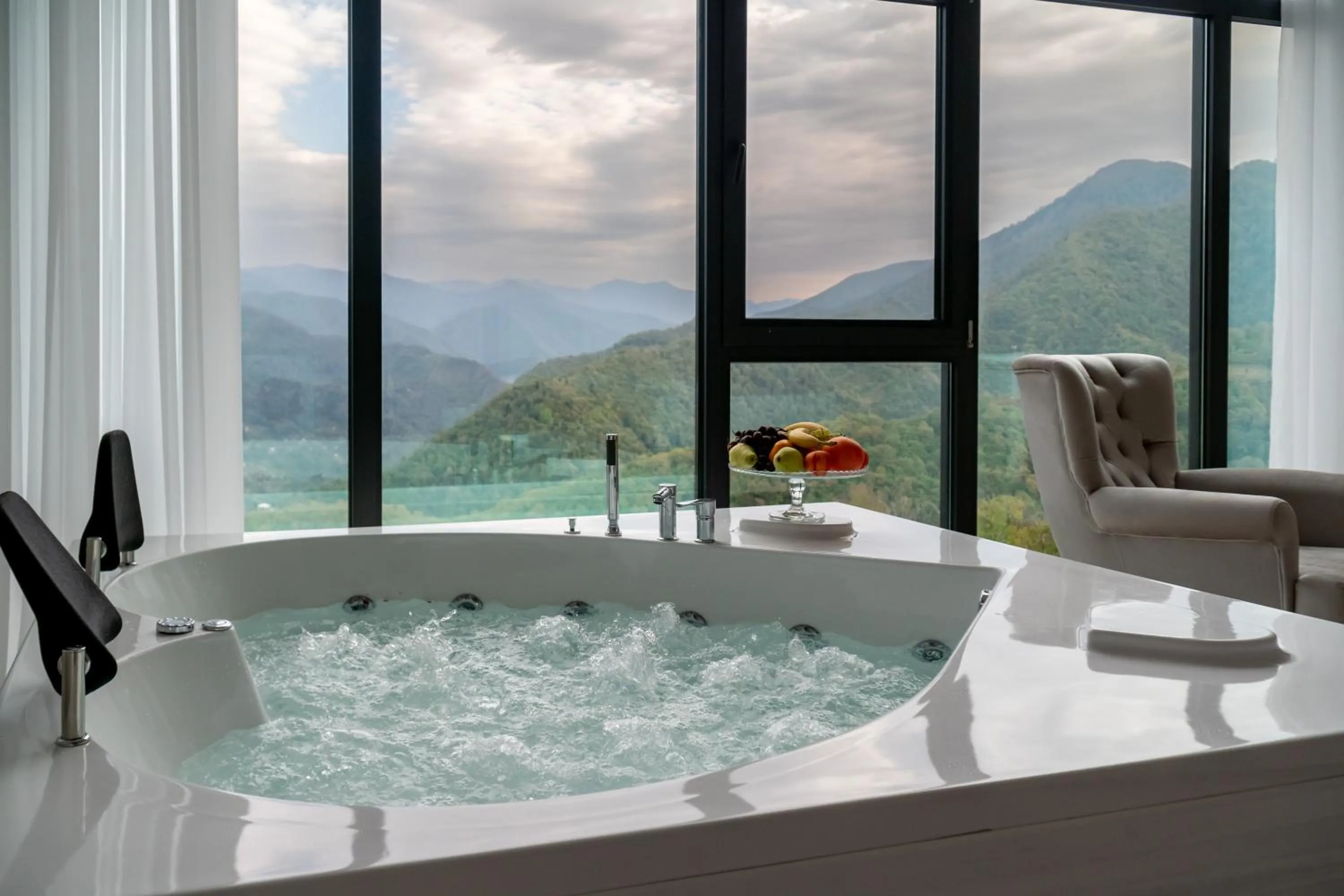 Hot Tub in Chateau Milisi