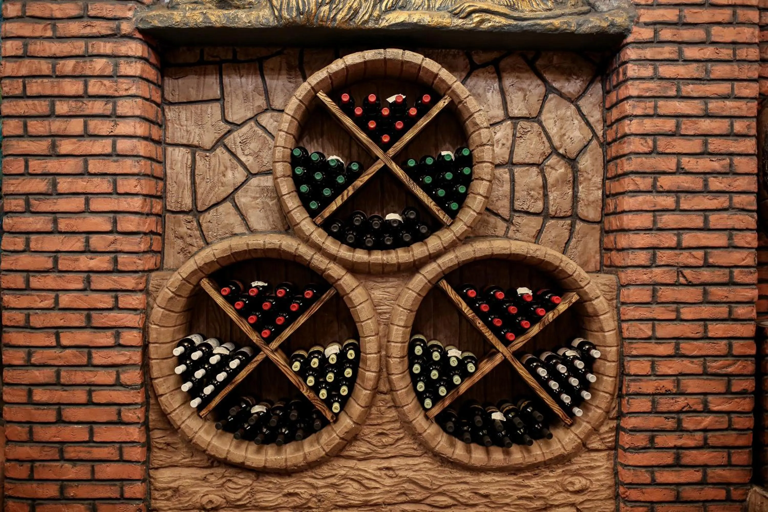 Property building in Chateau Milisi