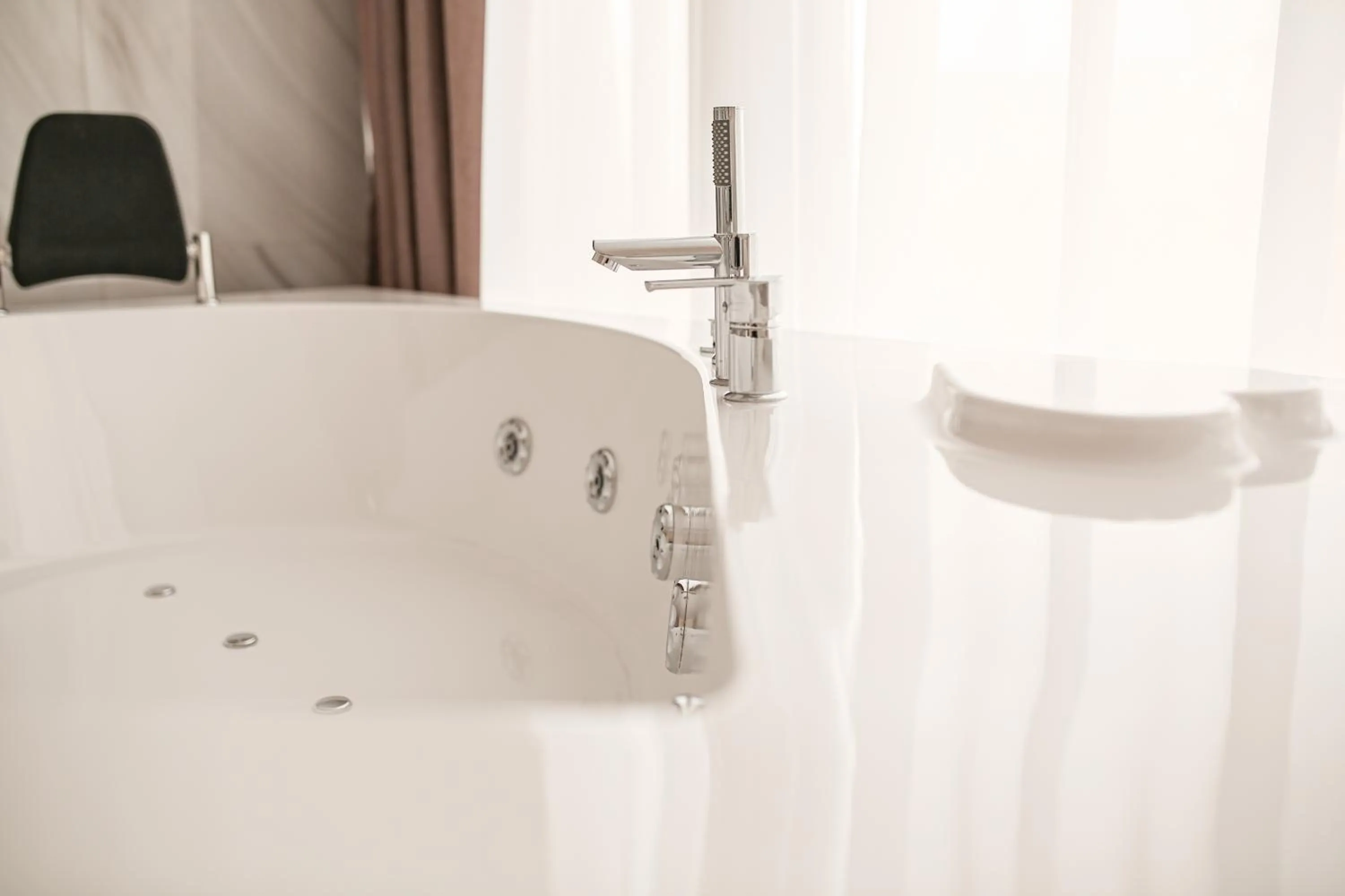 Bath in Chateau Milisi