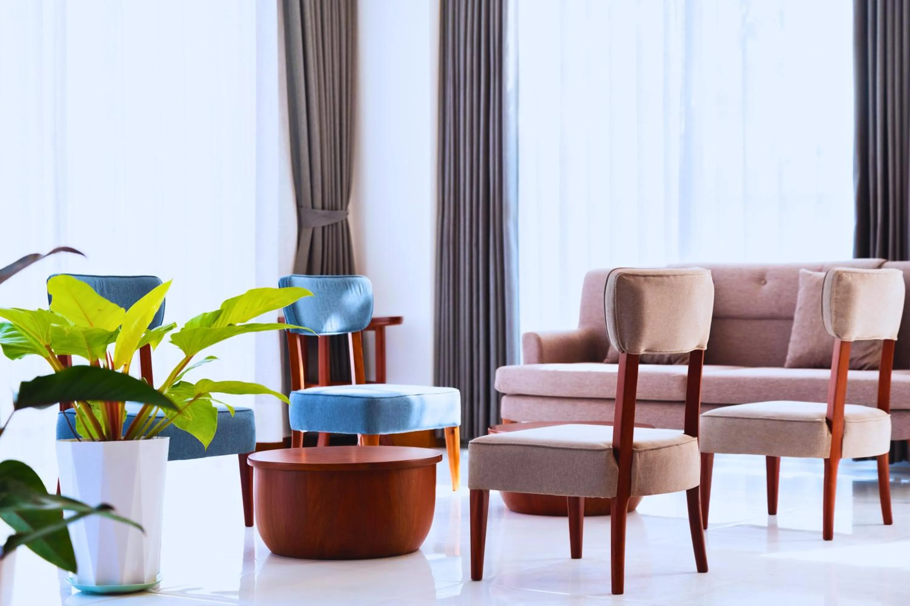 Seating area in Oudomsin VangVieng Hotel