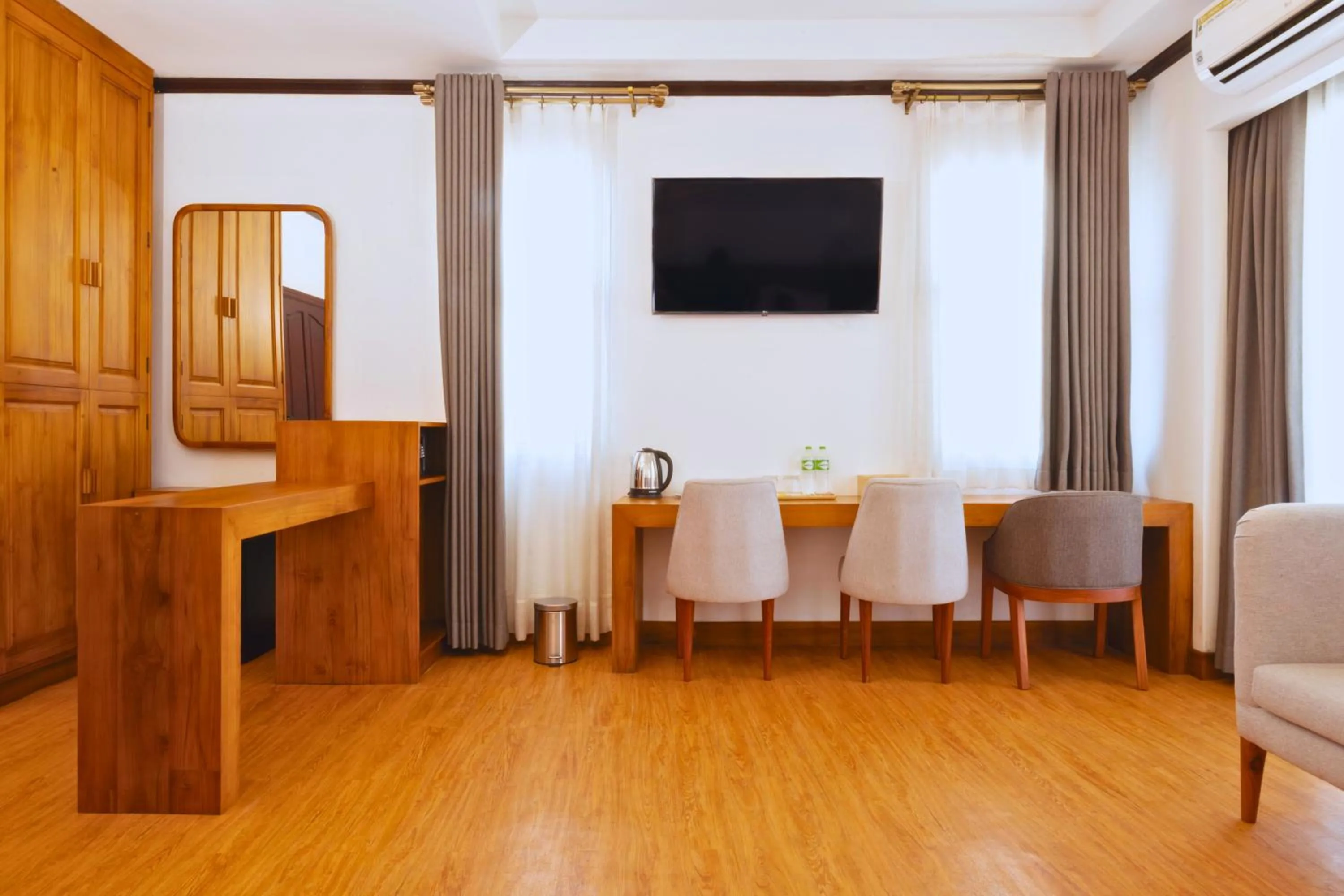 TV and multimedia in Oudomsin VangVieng Hotel