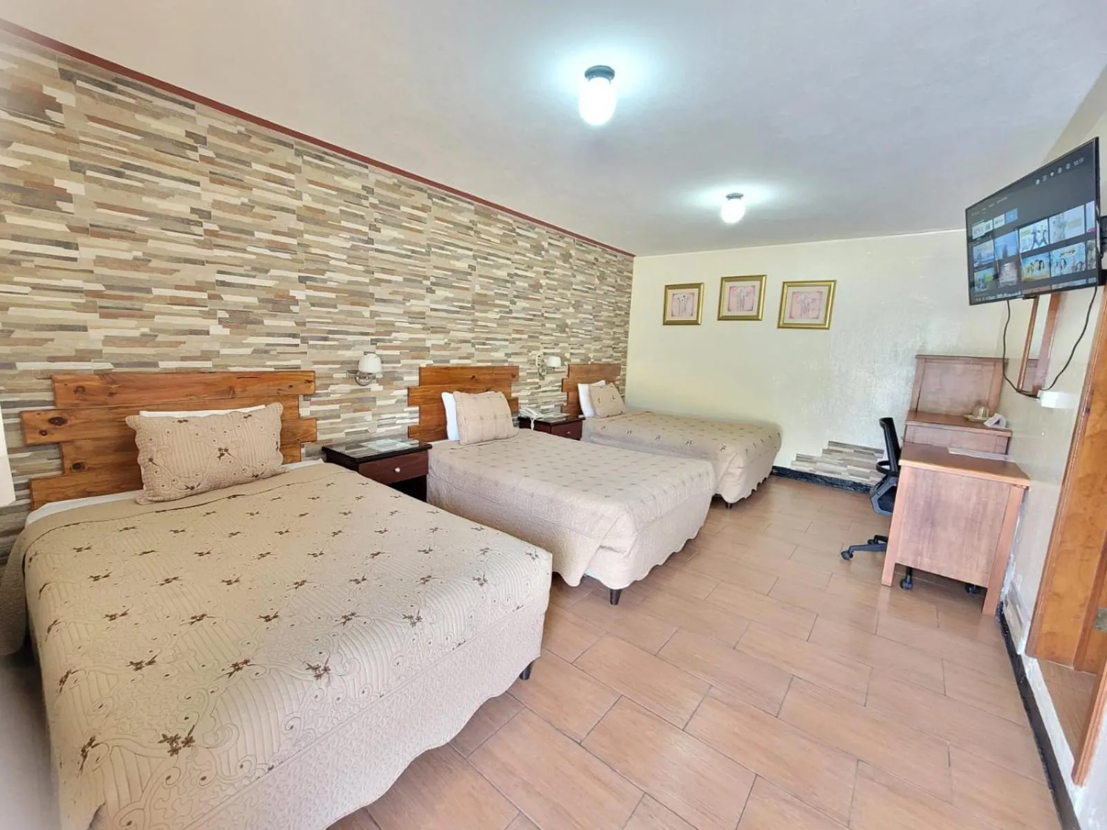 Triple Room in Hotel y Restaurante Villa Esmeralda