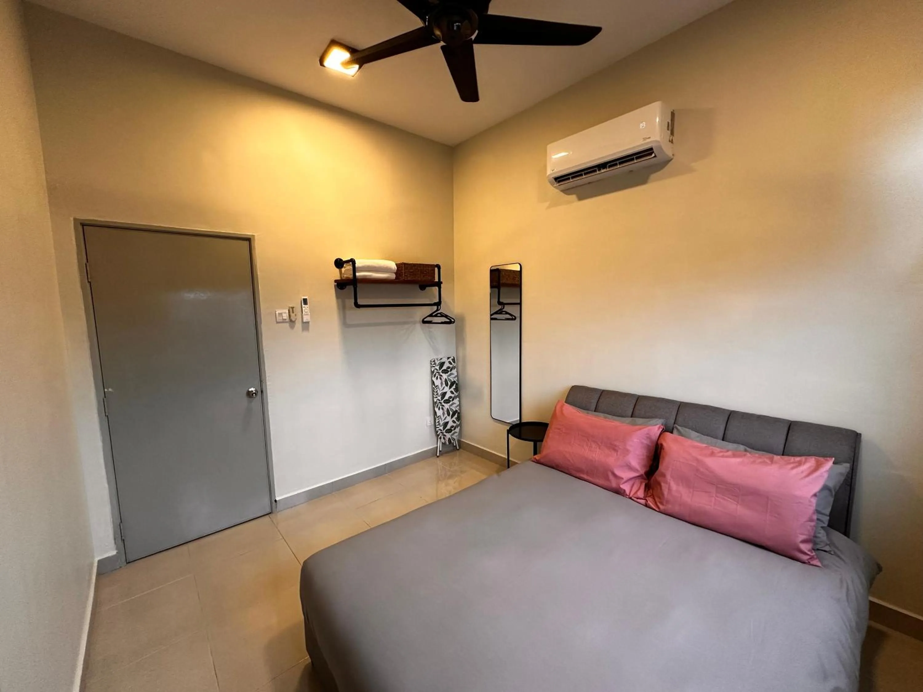 Bedroom, Bed in Homestay D'Casa, Apartment In Sepang, KLIA