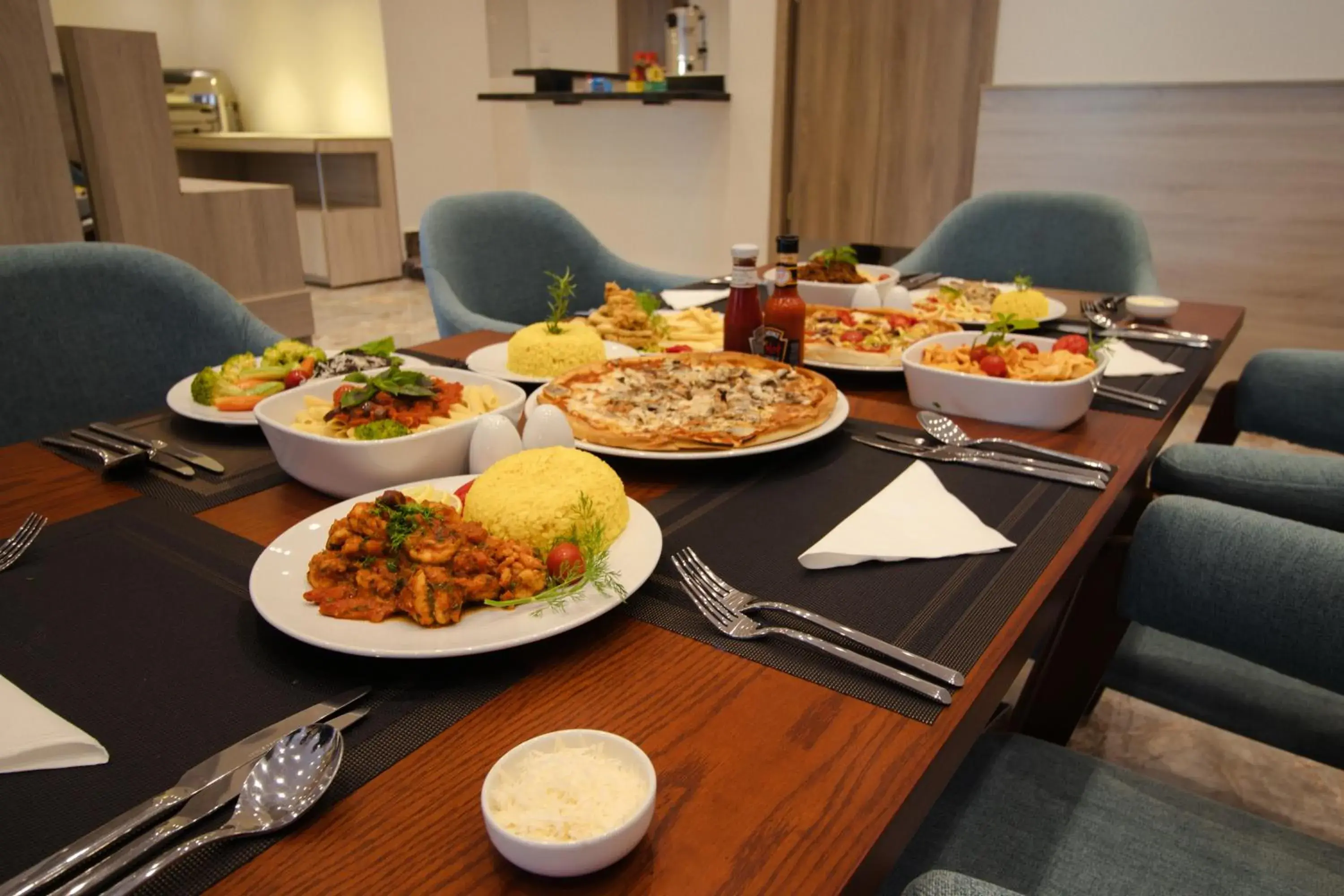 Food and drinks in Saray Pyramids & Museum View Hotel Food and drinks in Saray Pyramids & Museum View Hotel