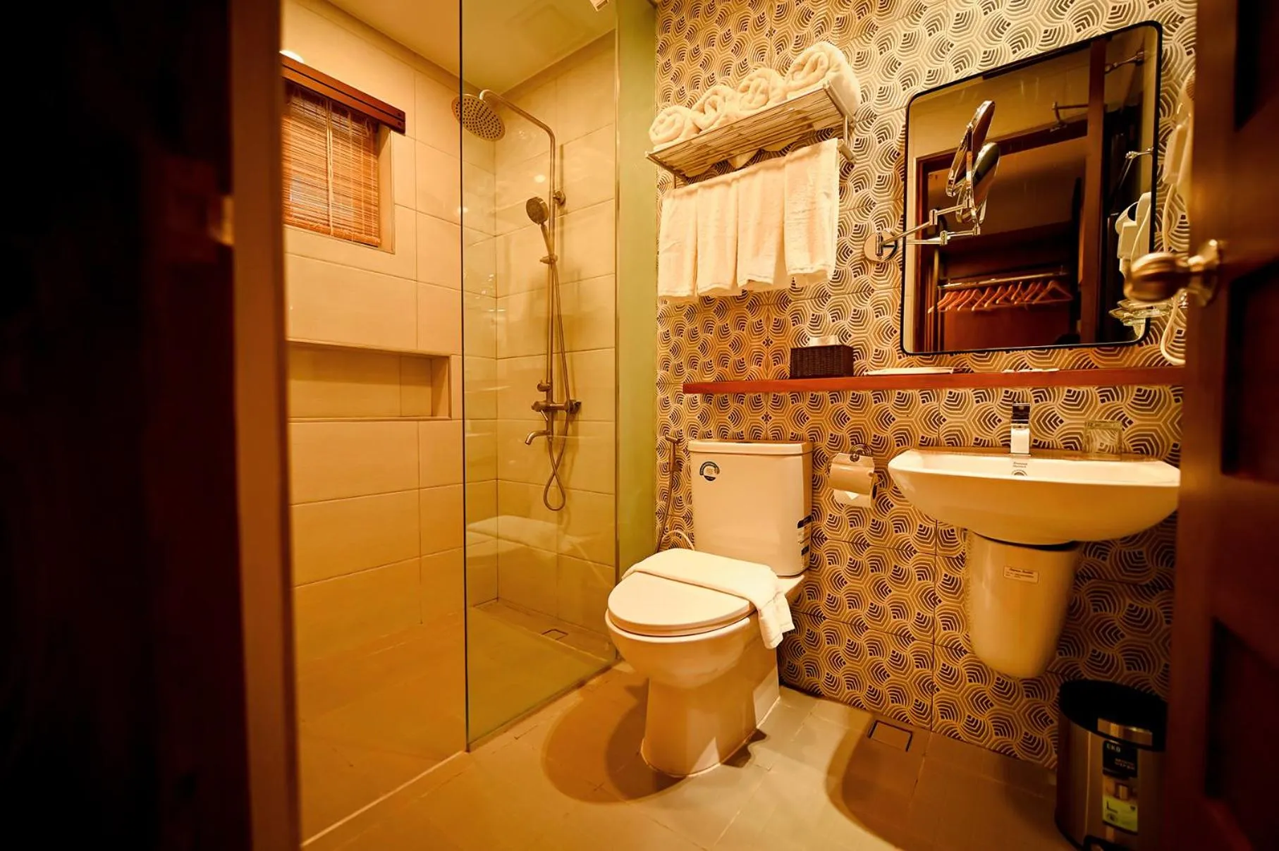 Shower in ISORA RESORT Puerto Galera