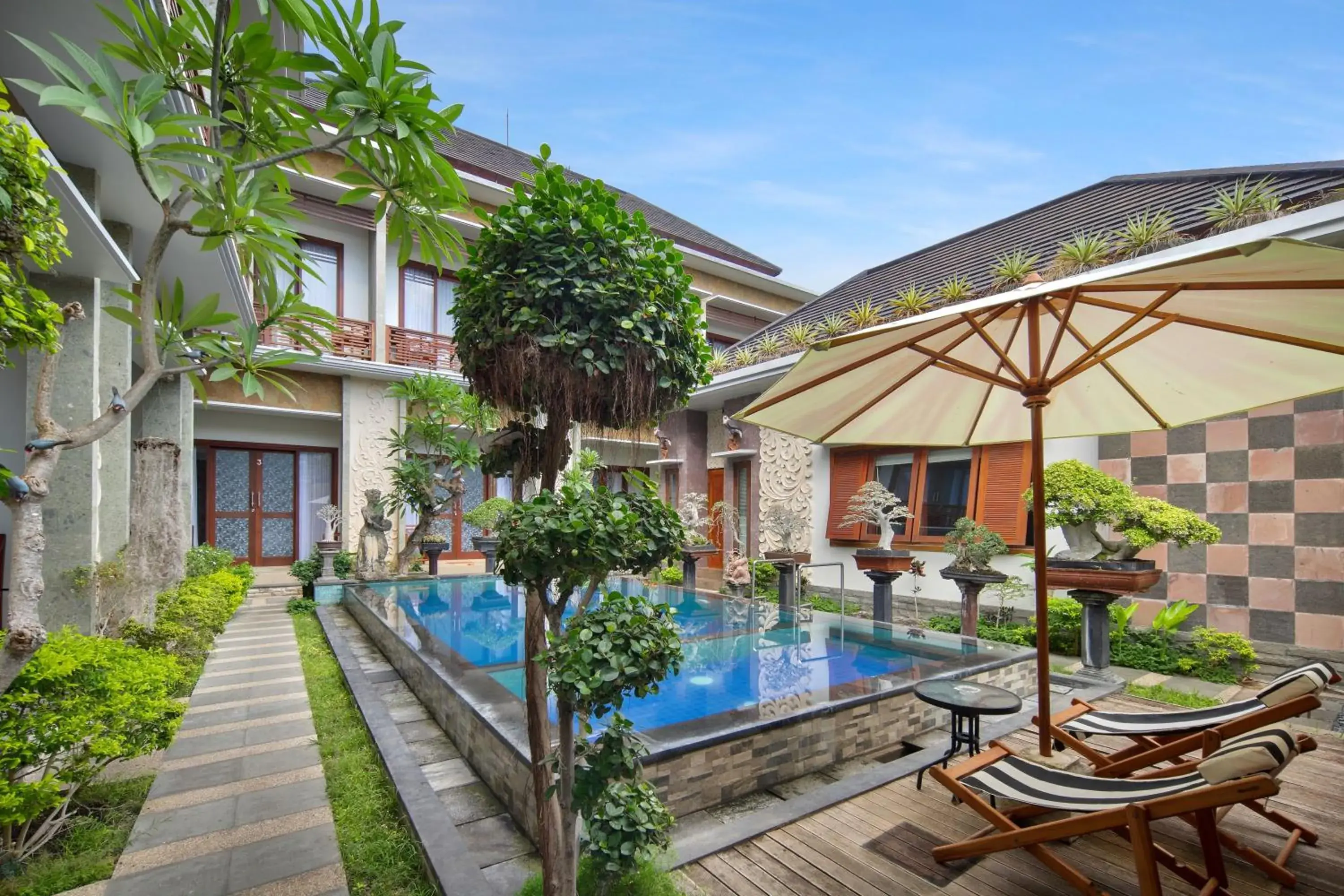 Swimming pool in Jineswari Kuta by Kamara Swimming pool in Jineswari Kuta by Kamara