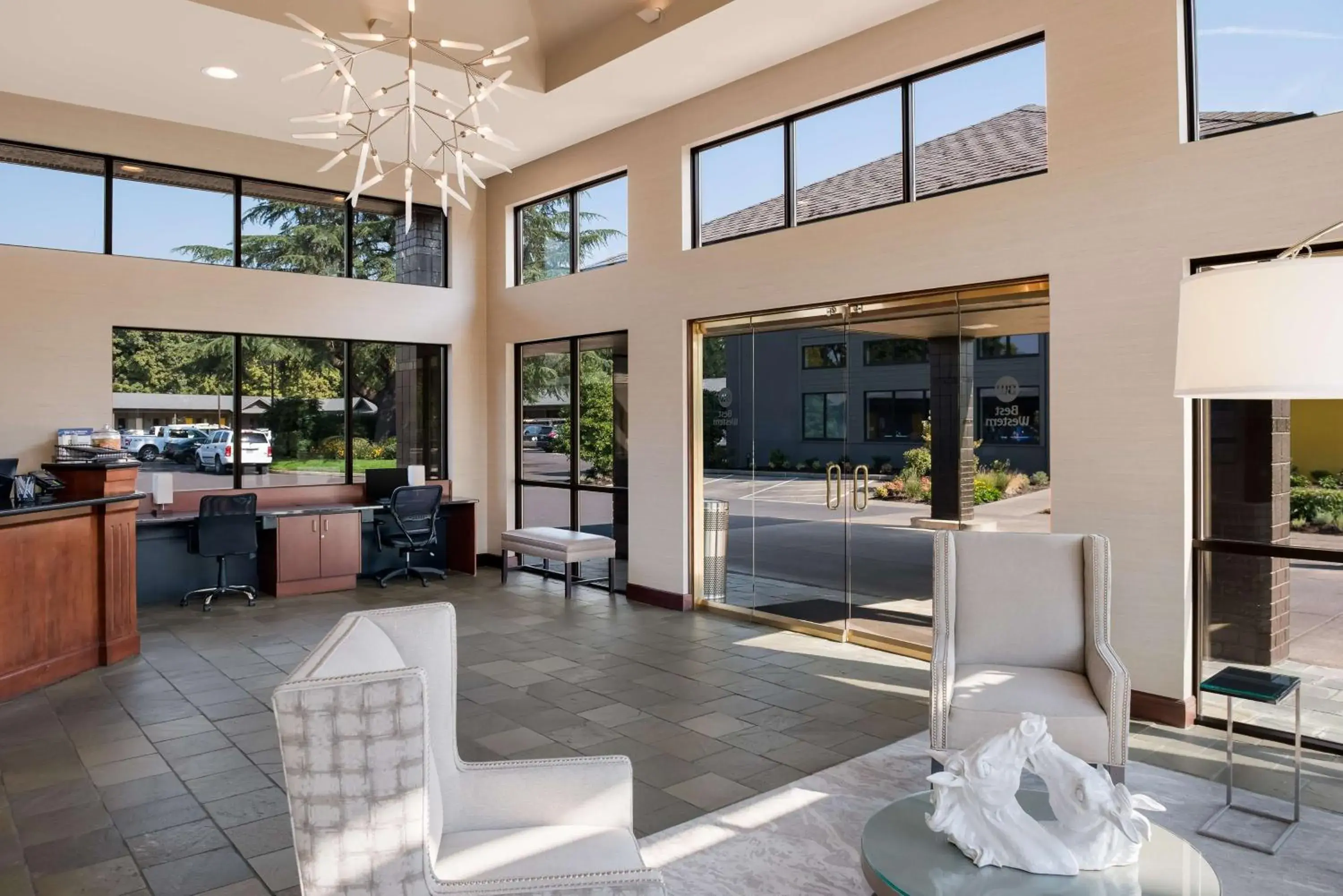 Lobby or reception in Best Western New Oregon Motel Lobby or reception in Best Western New Oregon Motel