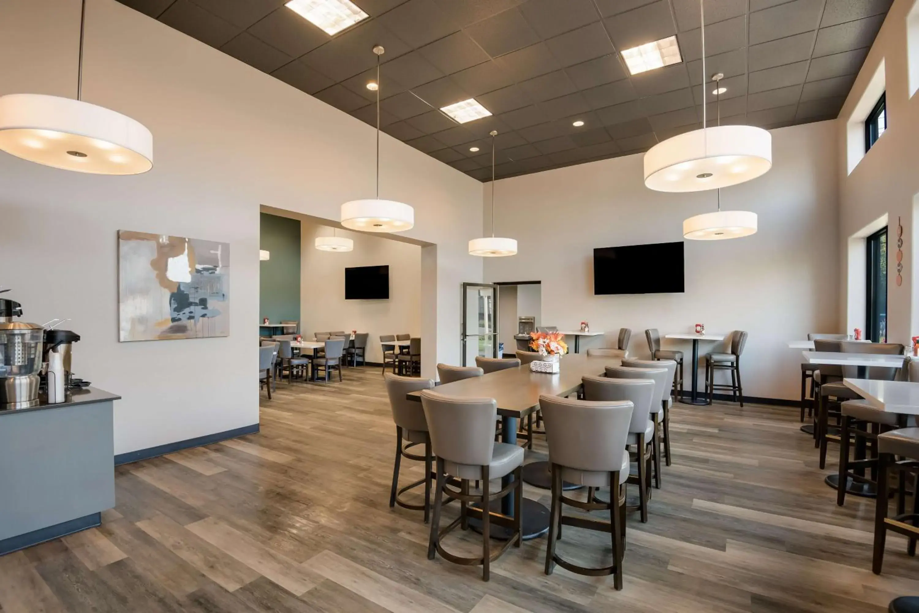 Breakfast in Best Western New Oregon Motel Breakfast in Best Western New Oregon Motel