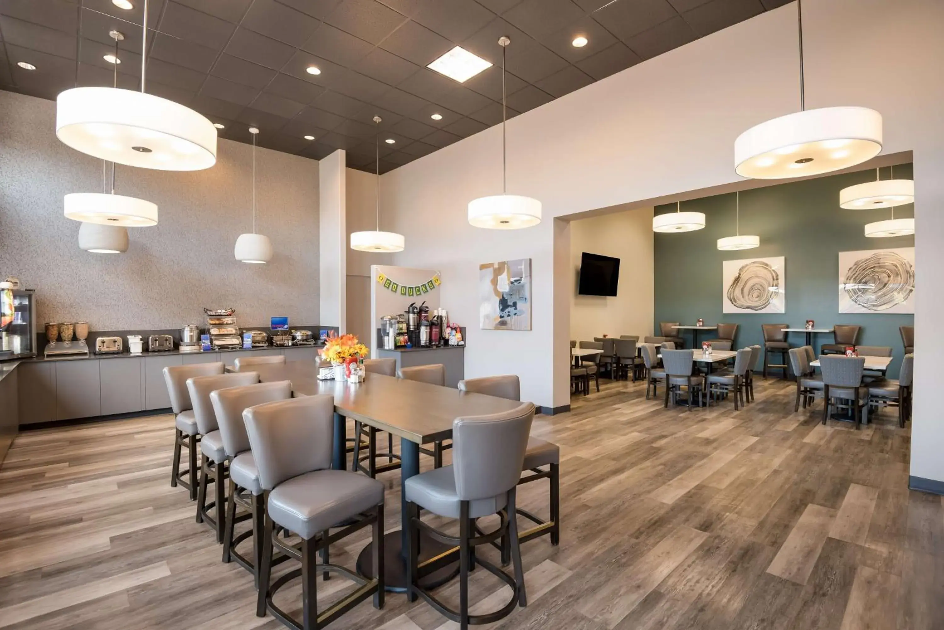 Breakfast in Best Western New Oregon Motel Breakfast in Best Western New Oregon Motel