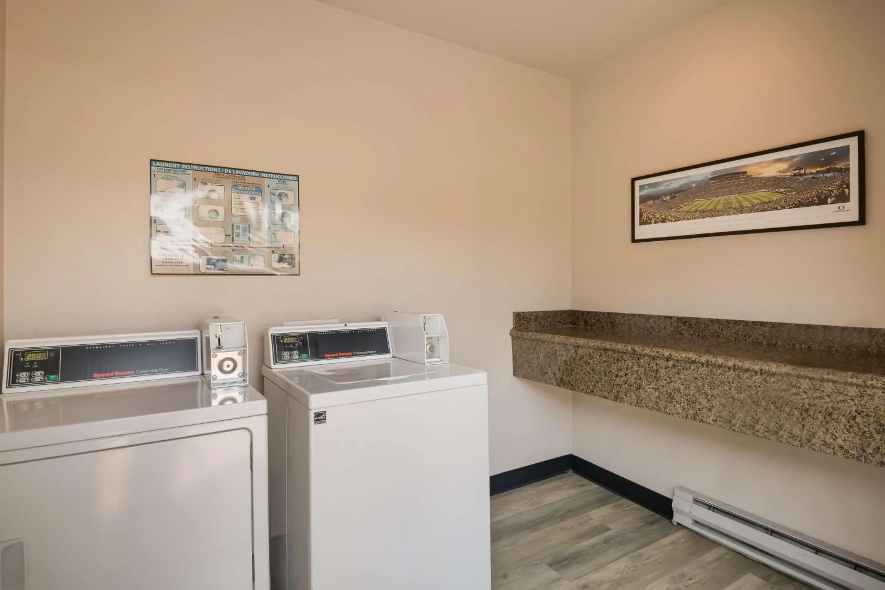 Property building in Best Western New Oregon Motel Property building in Best Western New Oregon Motel