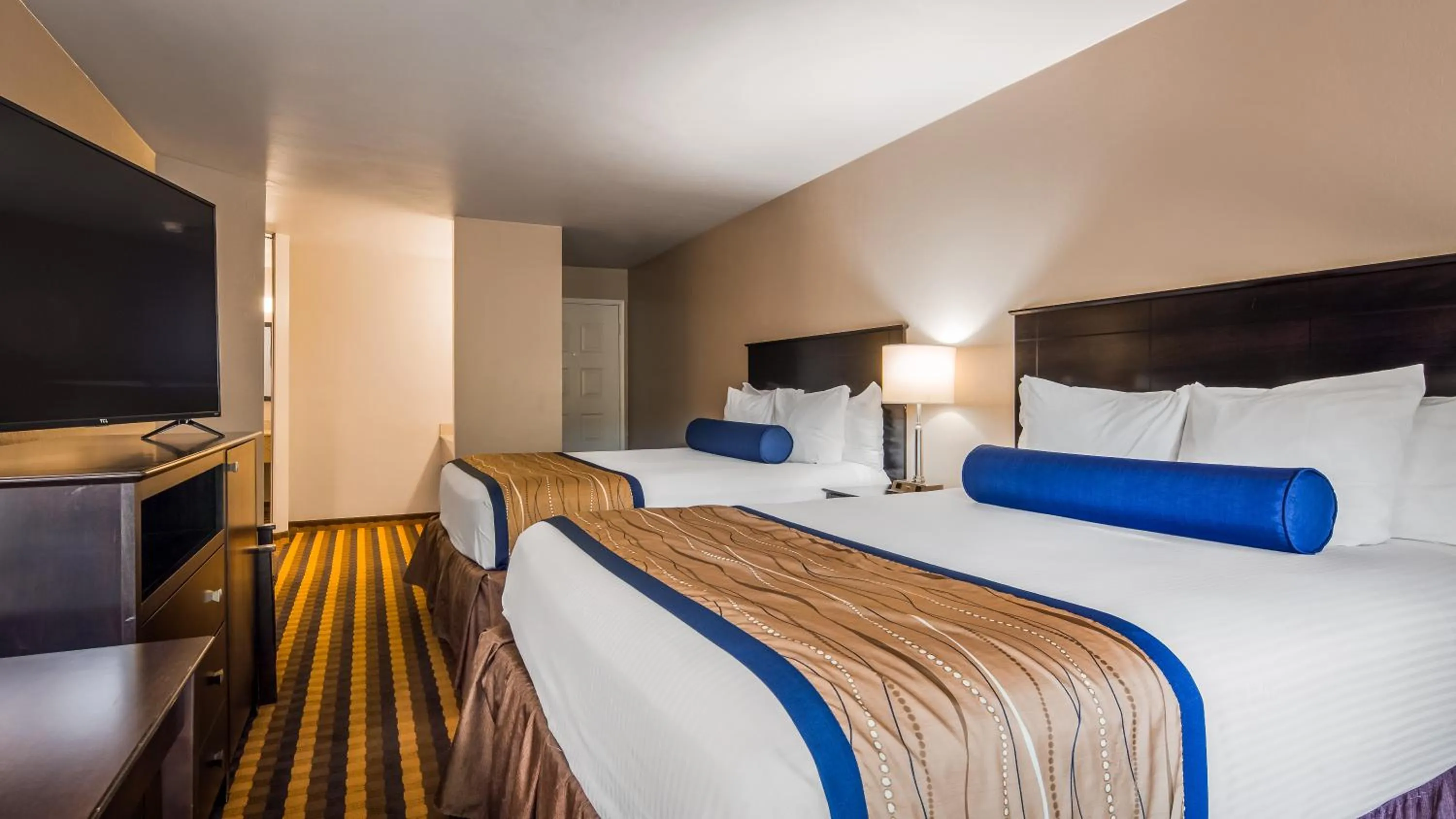 Bedroom, Bed in Best Western New Oregon Motel